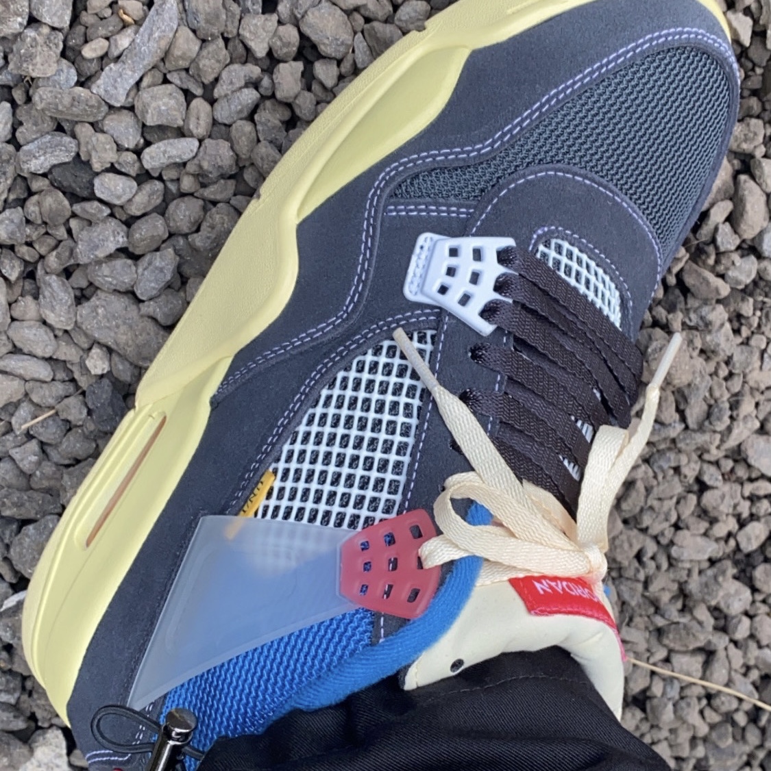 Jordan 4 x Union Retro Off Noir 착용 스타일 - 3