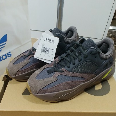 Adidas Yeezy Boost 700 Mauve 착용 스타일