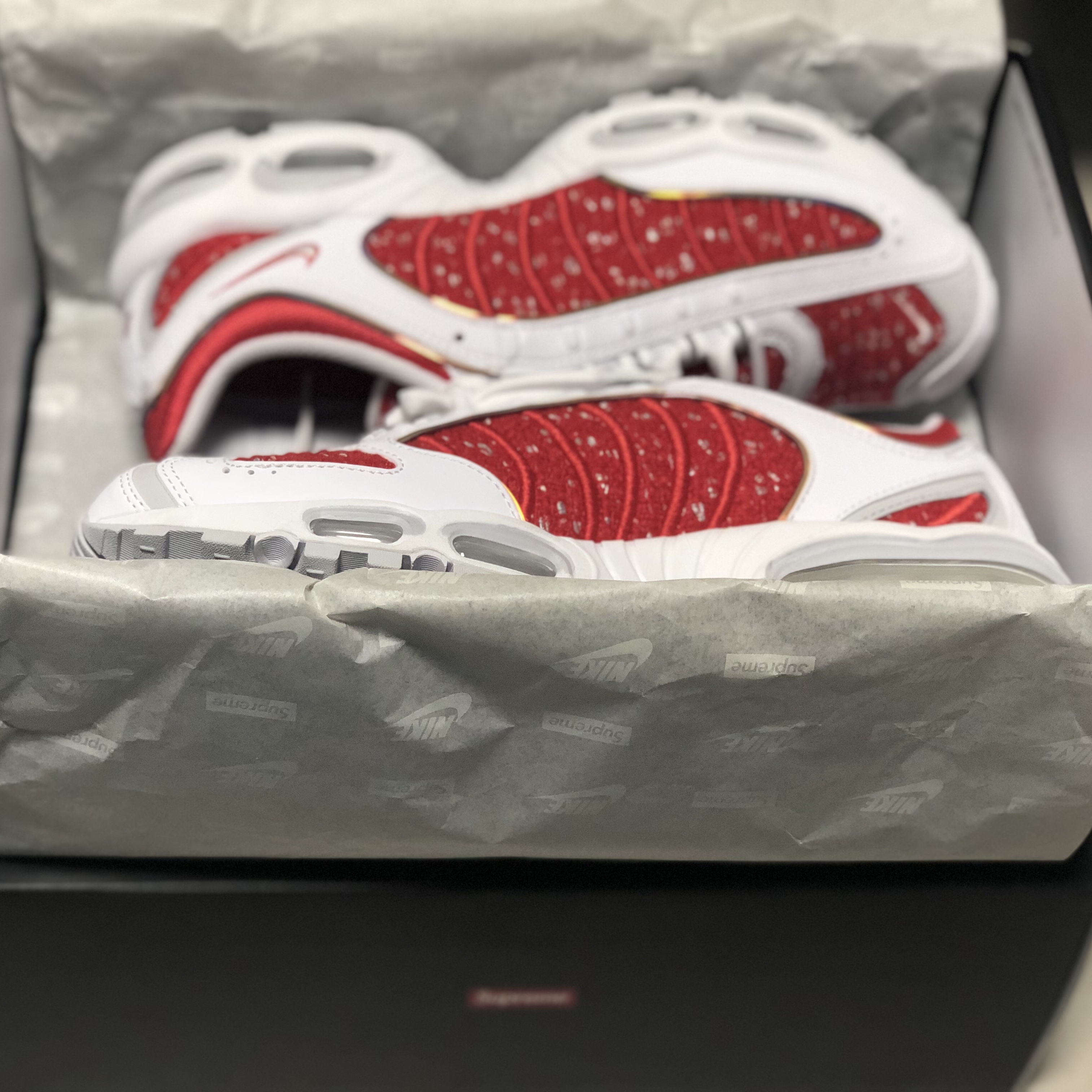 Nike x Supreme Air Max Tailwind 4 White 착용 스타일 - 3