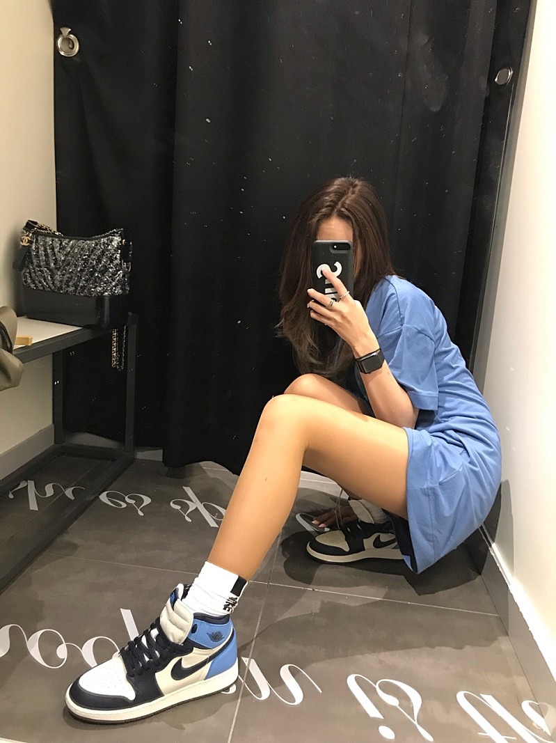 Jordan 1 Retro High Obsidian UNC 착용 스타일 - 2