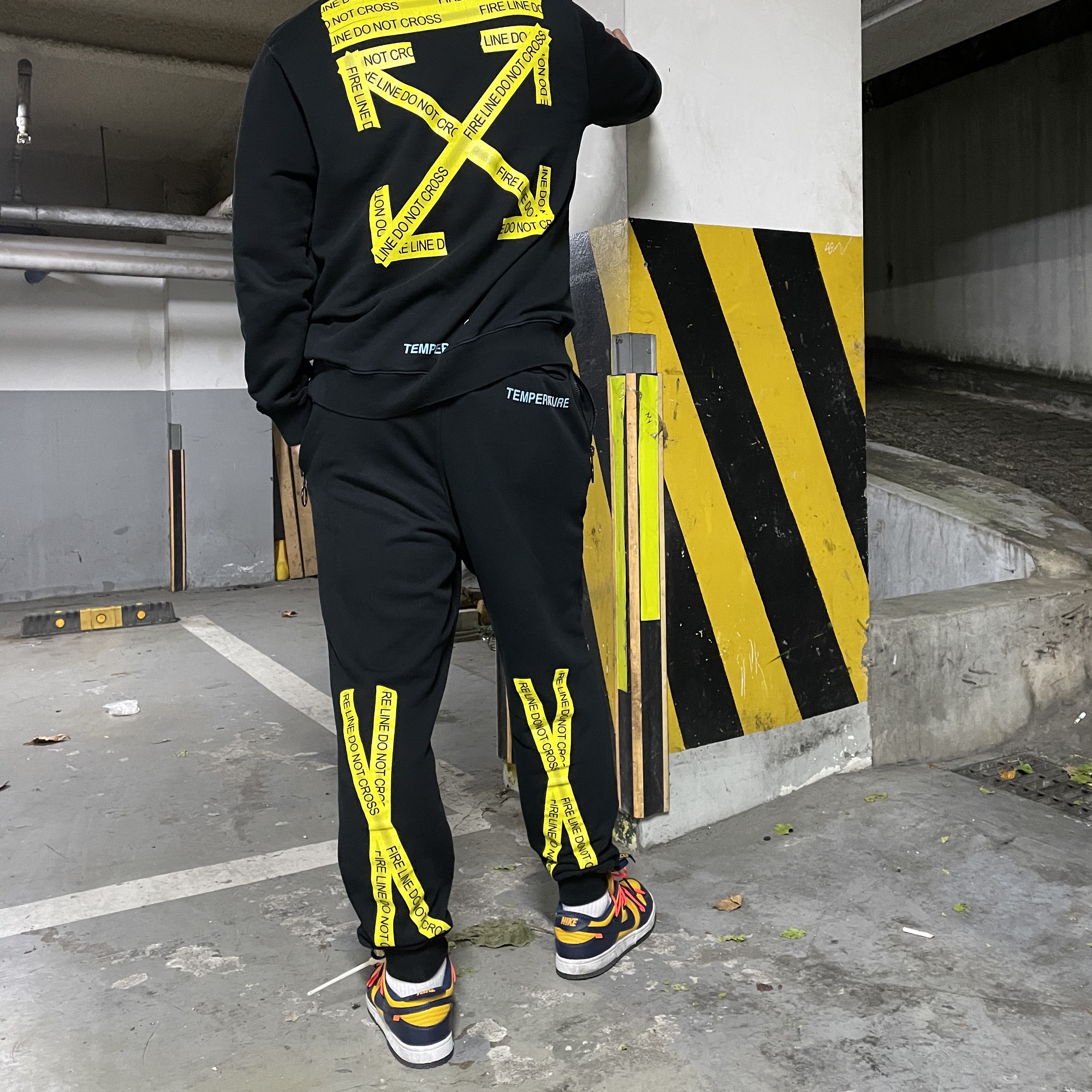 Nike x Off-White Dunk Low University Gold Midnight Navy 착용 스타일