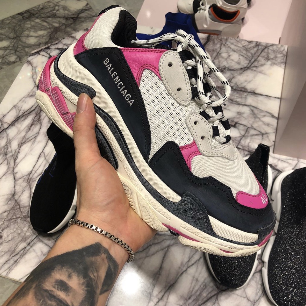 (W) Balenciaga Triple S Trainer Neon Pink 착용 스타일