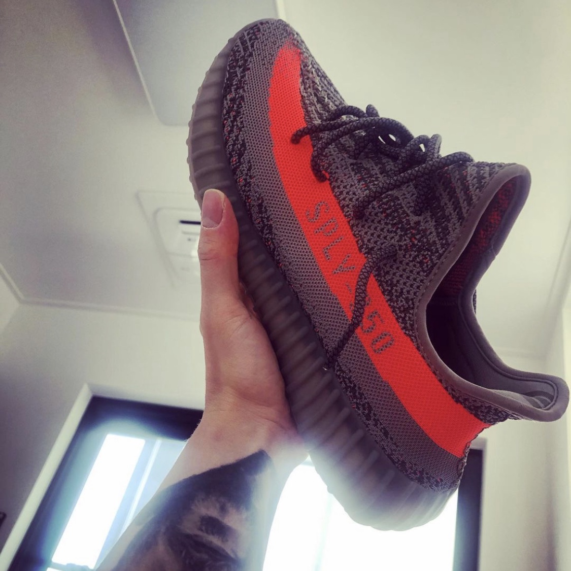Adidas Yeezy Boost 350 V2 Beluga 착용 스타일