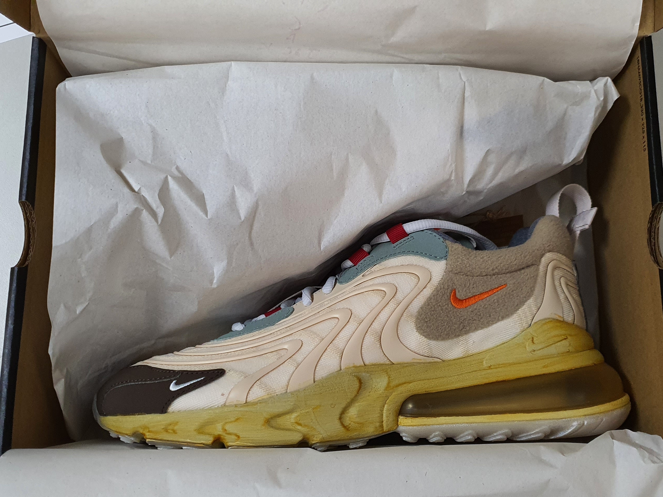 Nike x Travis Scott Air Max 270 React Cactus Trails 착용 스타일 - 1