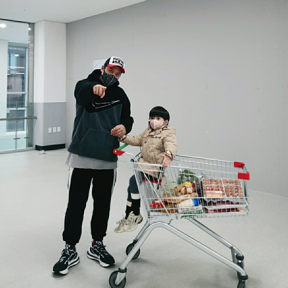 Nike x Sacai VaporWaffle Black White 착용 스타일 - 4