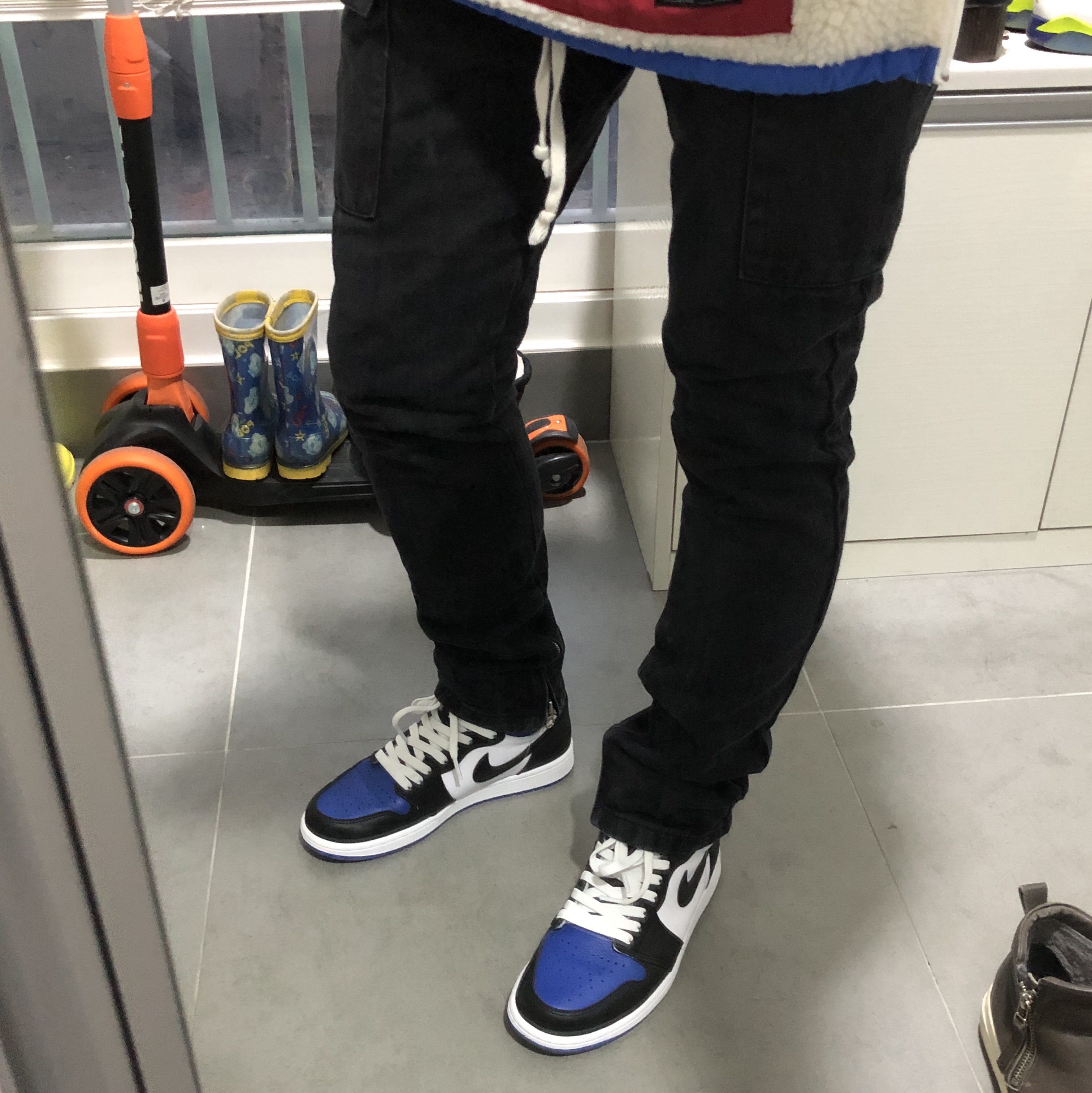 Jordan 1 Retro High OG Royal Toe 착용 스타일 - 3