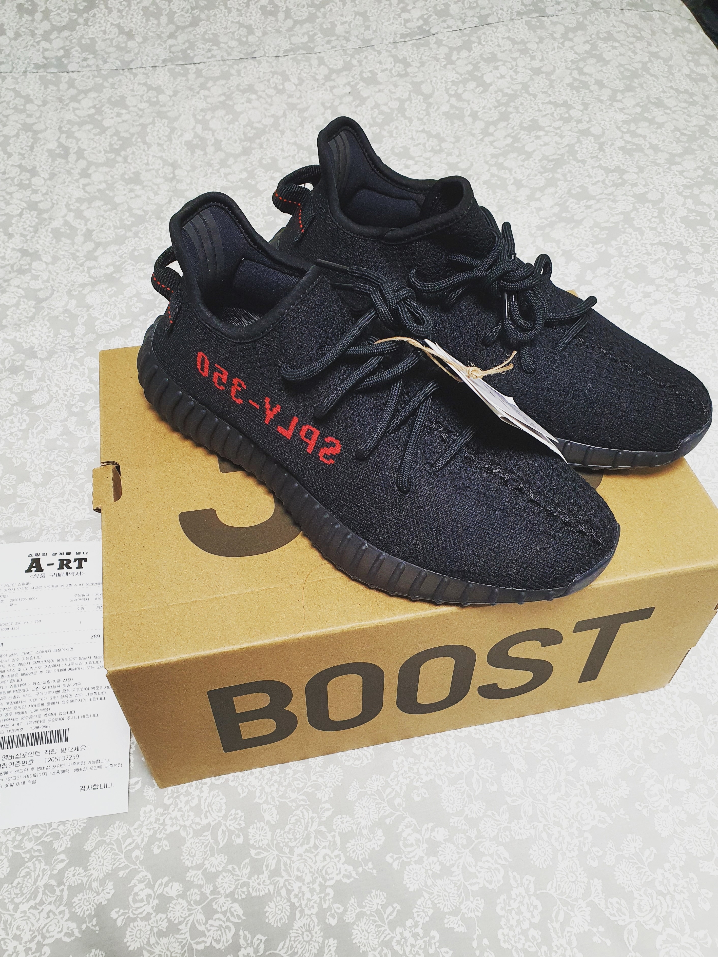 Adidas Yeezy Boost 350 V2 Black Red 2020 착용 스타일
