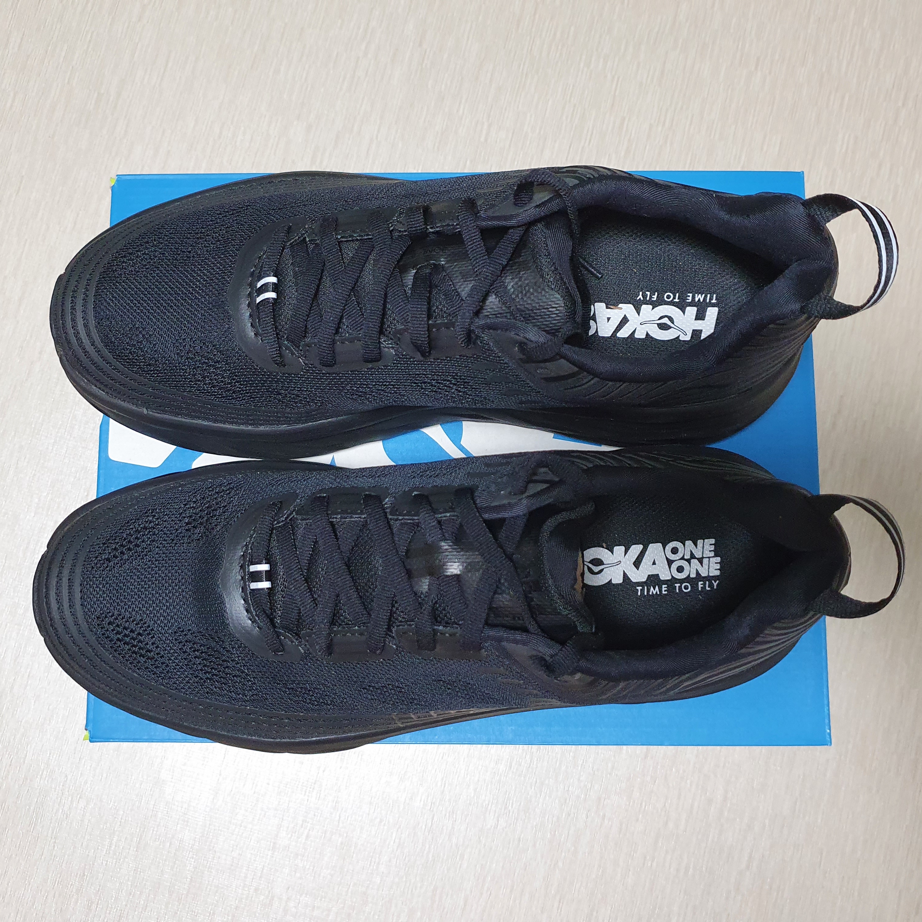 Hoka Bondi 6 Black 착용 스타일