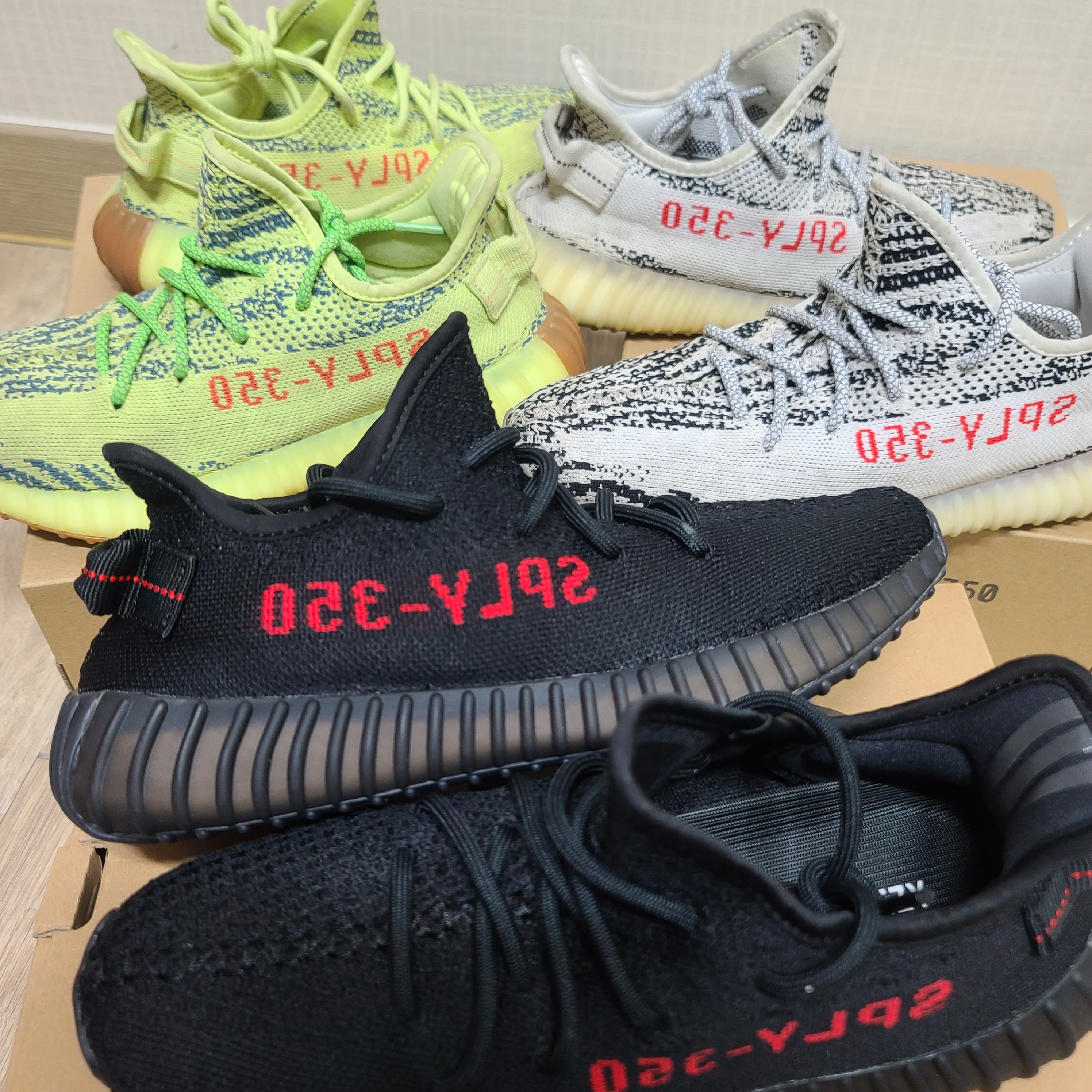 Adidas Yeezy Boost 350 V2 Black Red 2020, Adidas Yeezy Boost 350 V2 Zebra 2017/2019/2020 착용 스타일 - 2