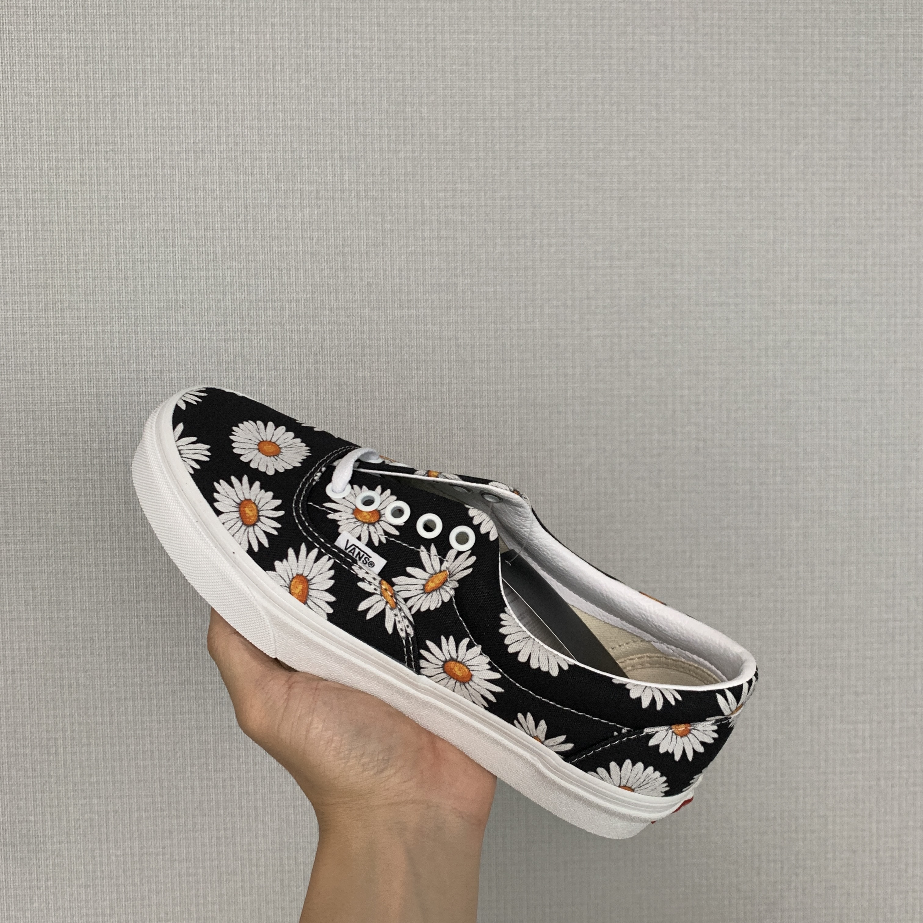 Vans Era Big Daisies Black 착용 스타일 - 1