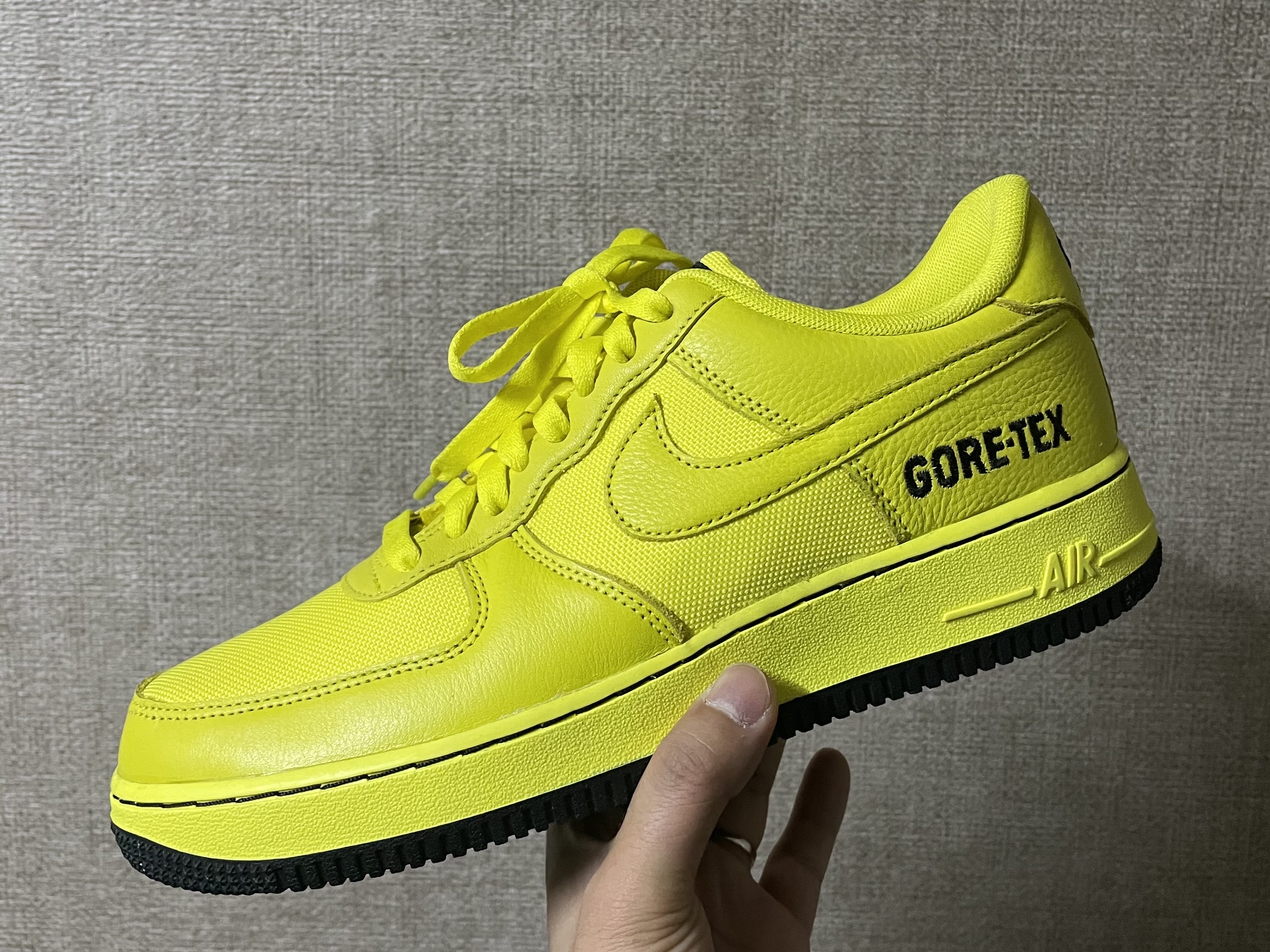 Nike Air Force 1 Low Gore-Tex Dynamic Yellow 착용 스타일 - 1