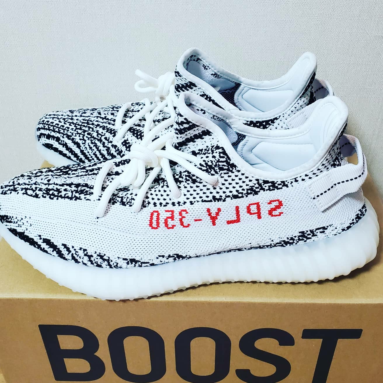 Adidas Yeezy Boost 350 V2 Zebra 2017/2019/2020 착용 스타일