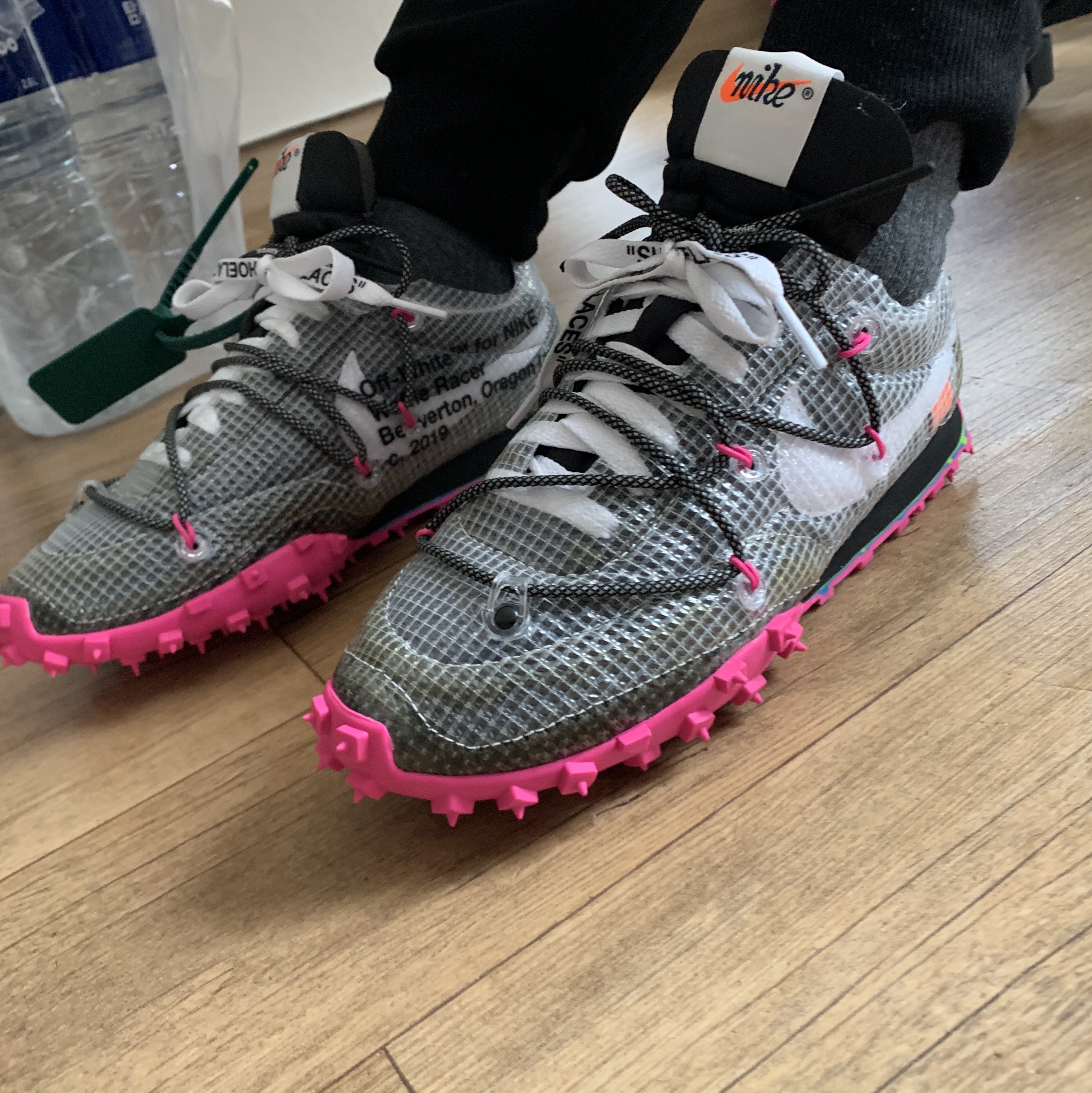 (W) Nike x Off-White Waffle Racer Black 착용 스타일
