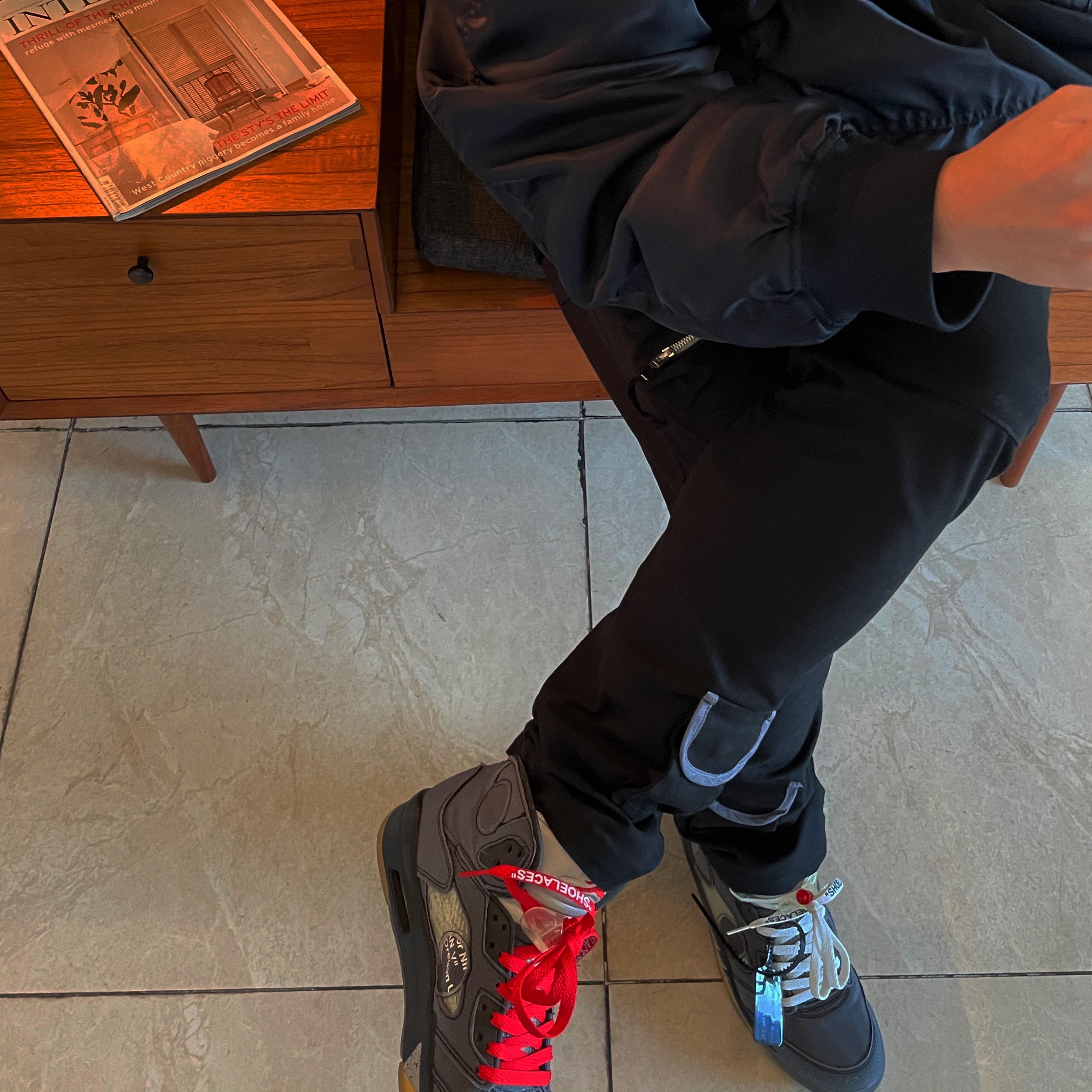 Jordan 5 x Off-White Retro SP Black Muslin 착용 스타일