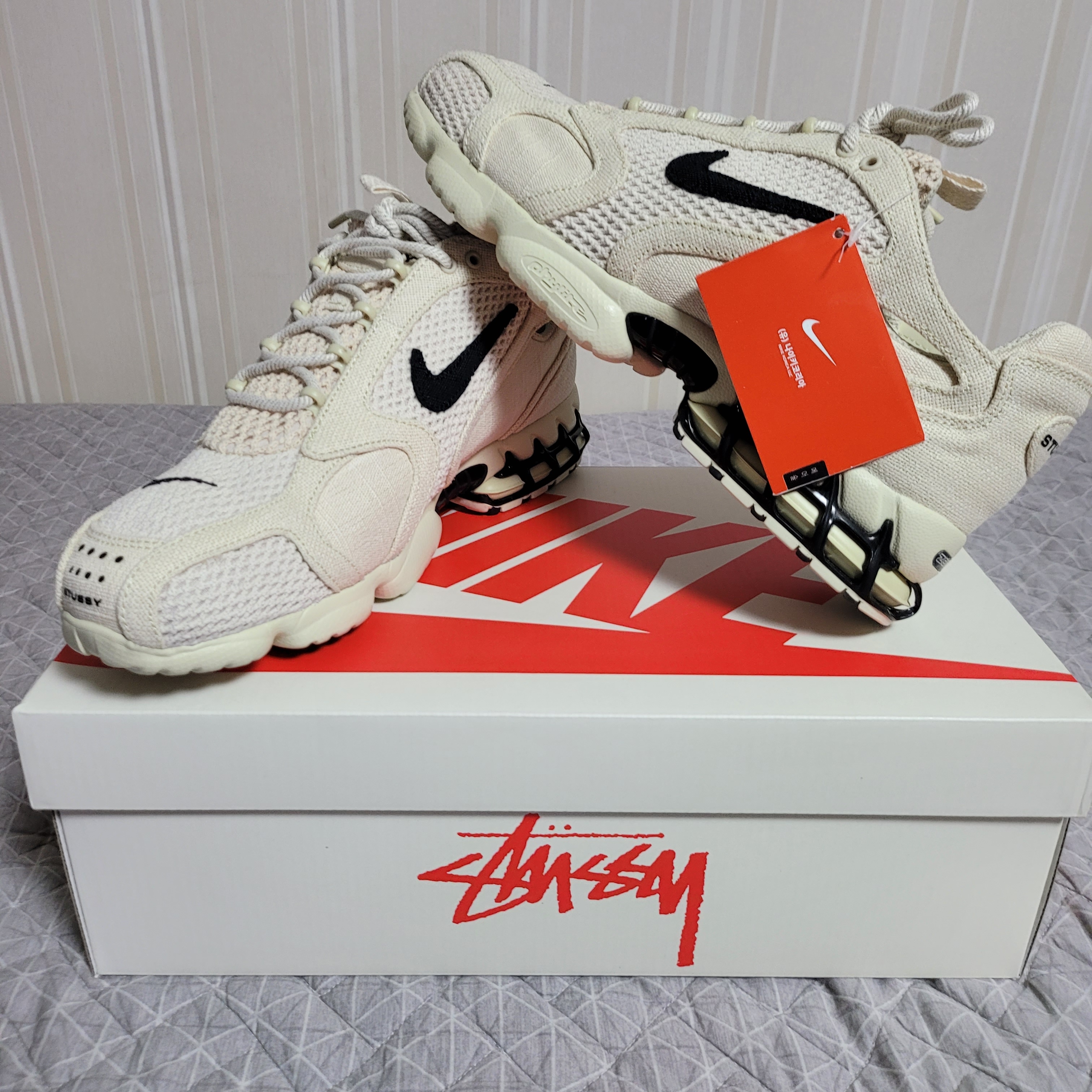 Nike x Stussy Air Zoom Spiridon Cage 2 Fossil 착용 스타일 - 1