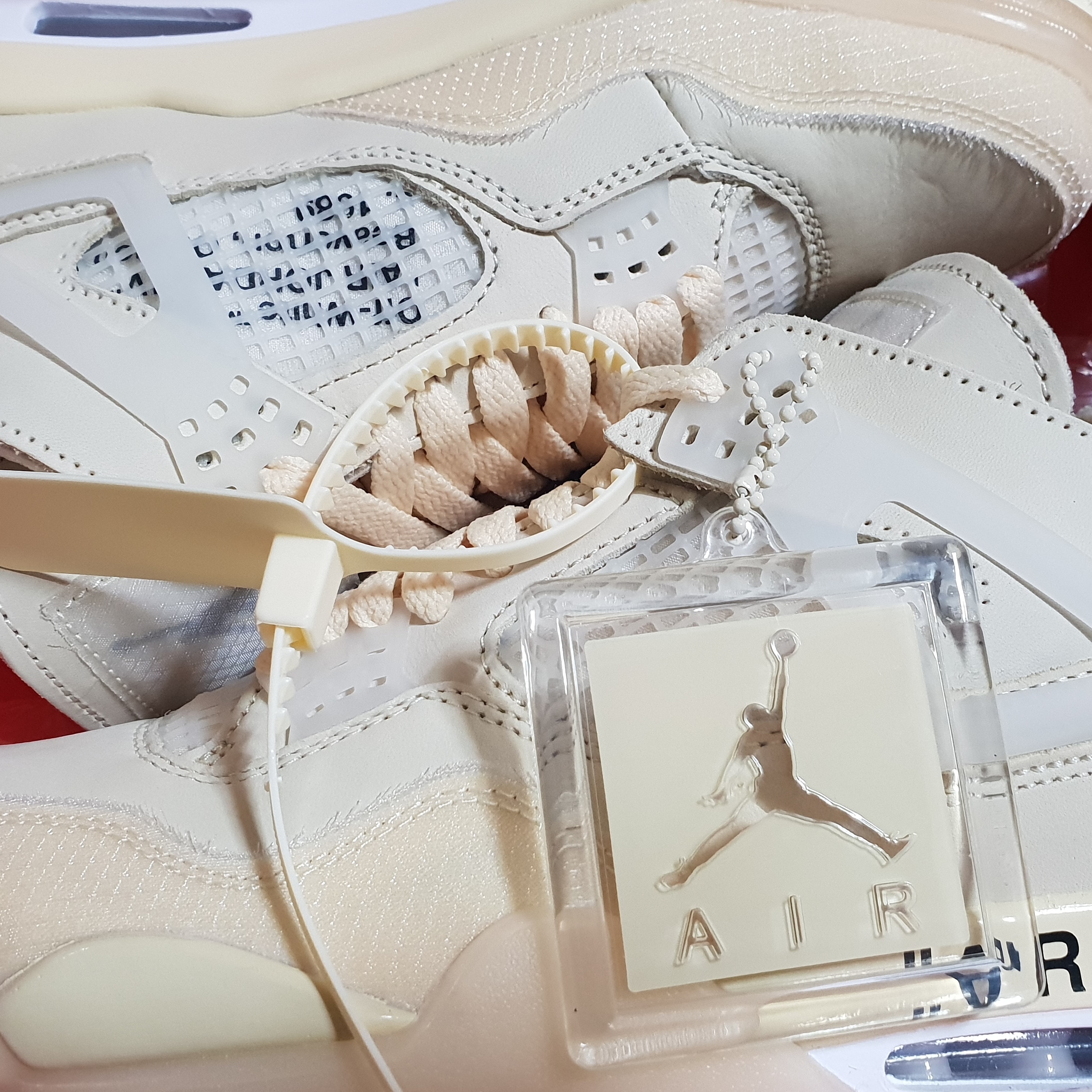(W) Jordan 4 x Off-White Retro SP Sail 착용 스타일