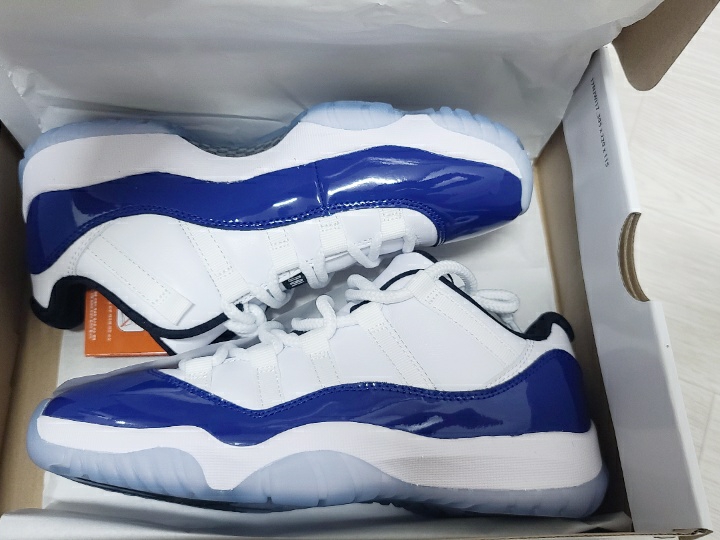 (W) Jordan 11 Retro Low Concord Sketch 착용 스타일
