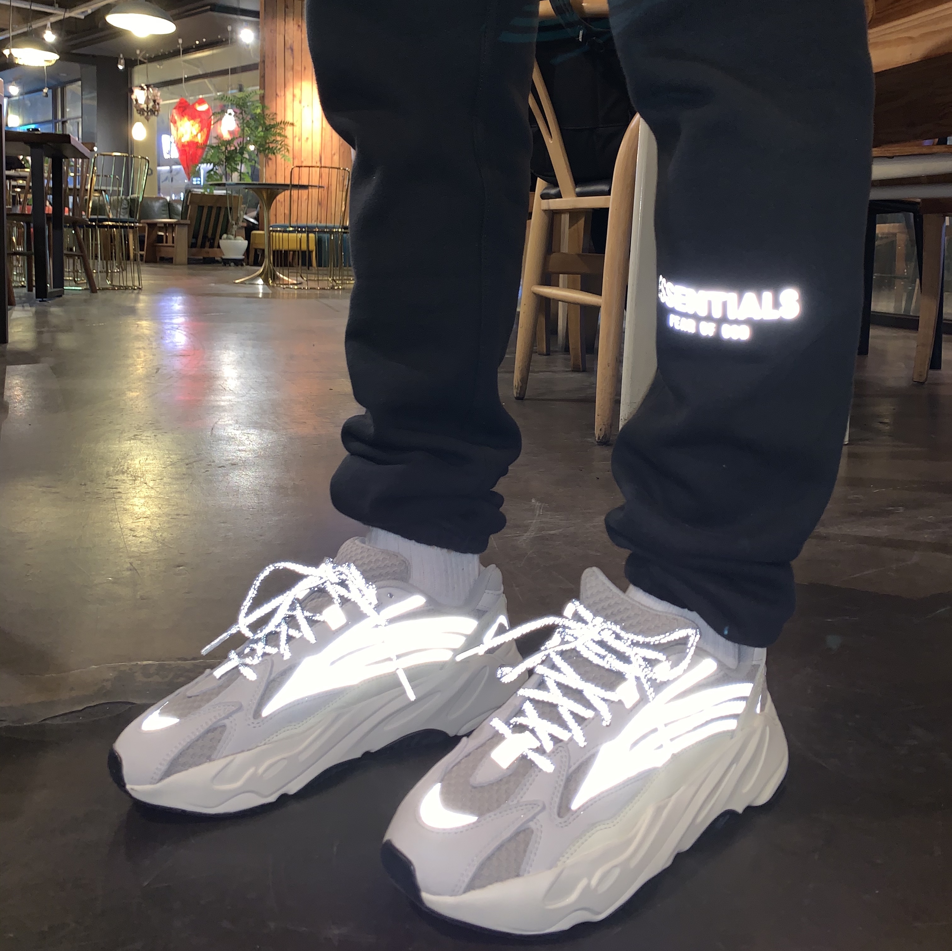 Adidas Yeezy Boost 700 V2 Static 2018 착용 스타일 - 4
