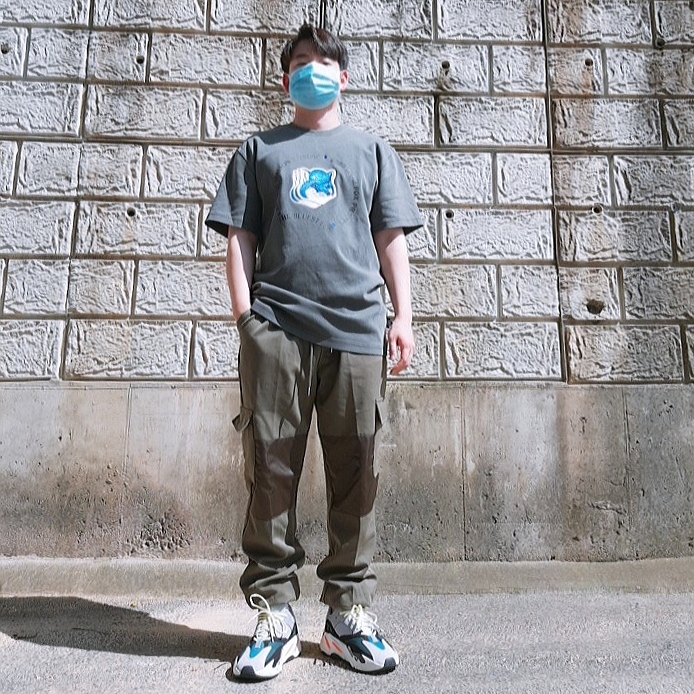 Adidas Yeezy Boost 700 Wave Runner Solid Grey 2017/2019 착용 스타일