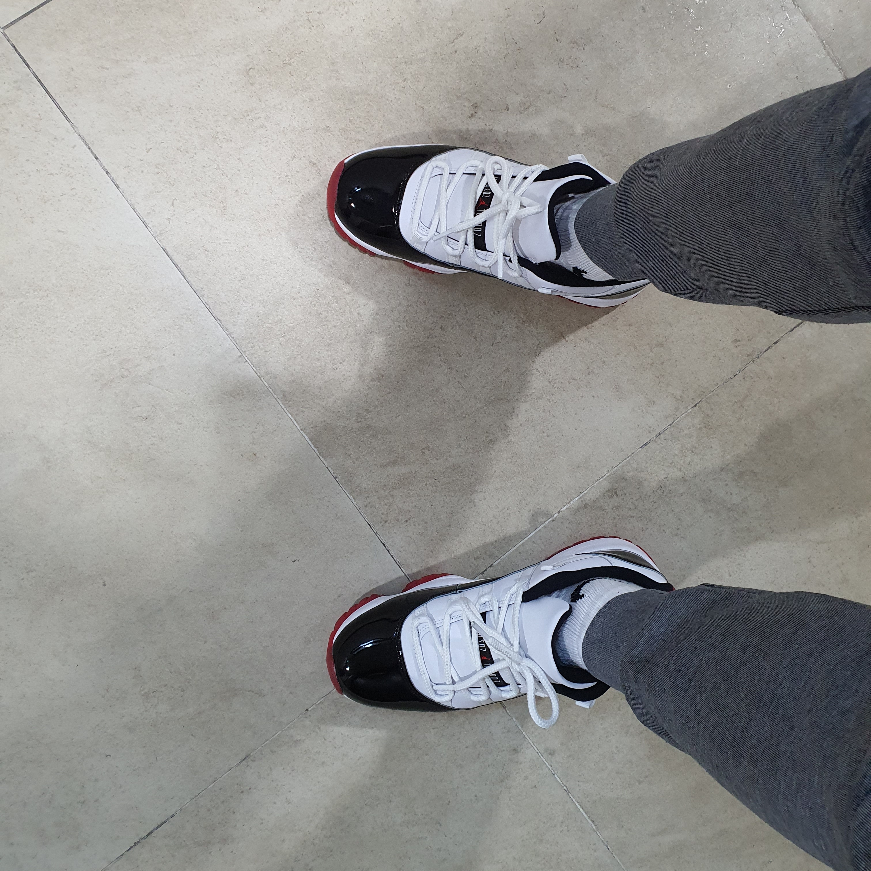 Jordan 11 Retro Low Concord Bred 착용 스타일 - 2