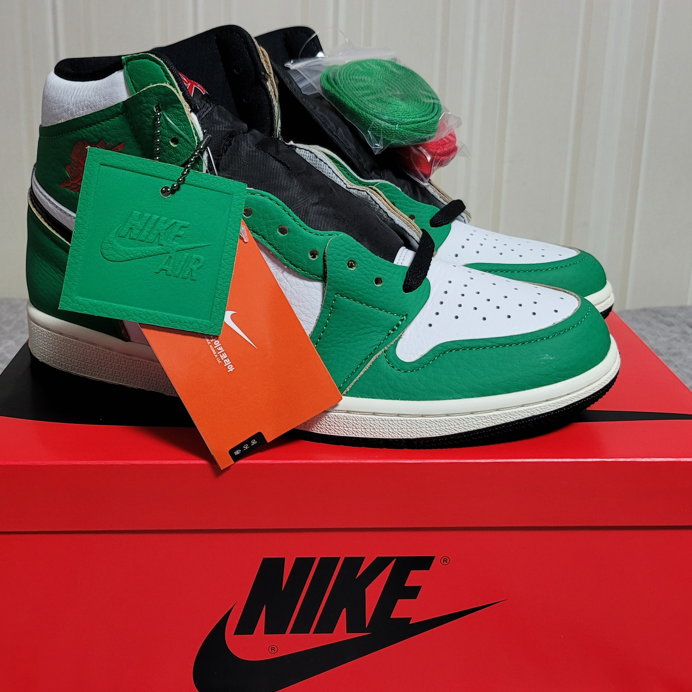 (W) Jordan 1 Retro High OG Lucky Green 착용 스타일 - 2