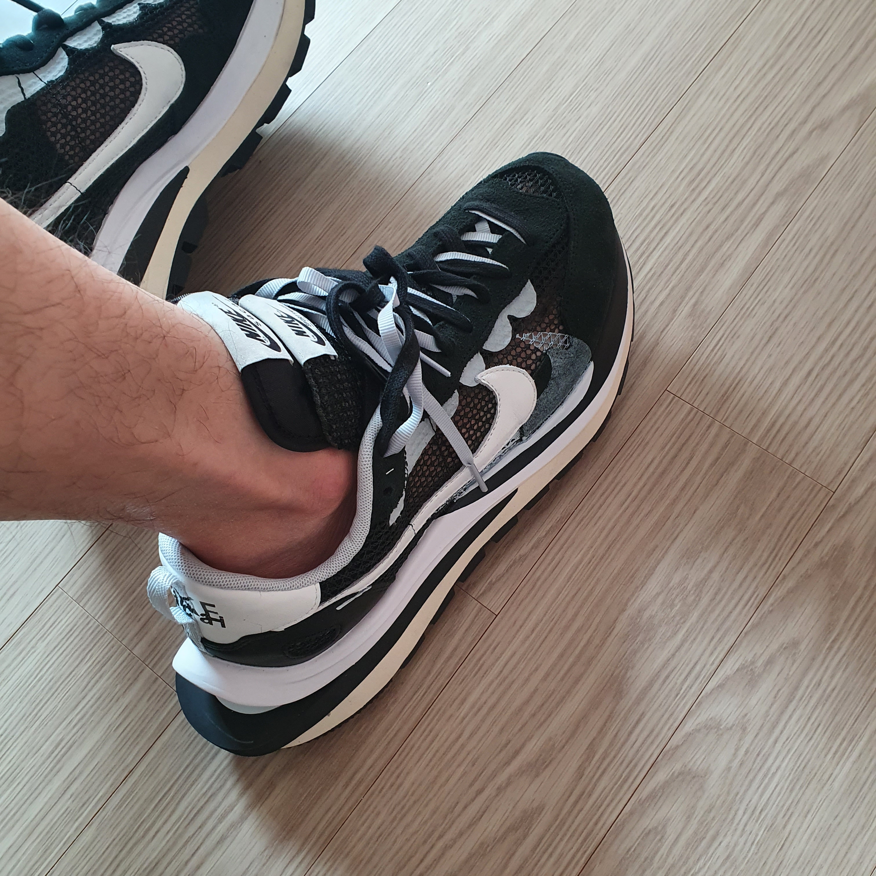 Nike x Sacai VaporWaffle Black White 착용 스타일 - 2