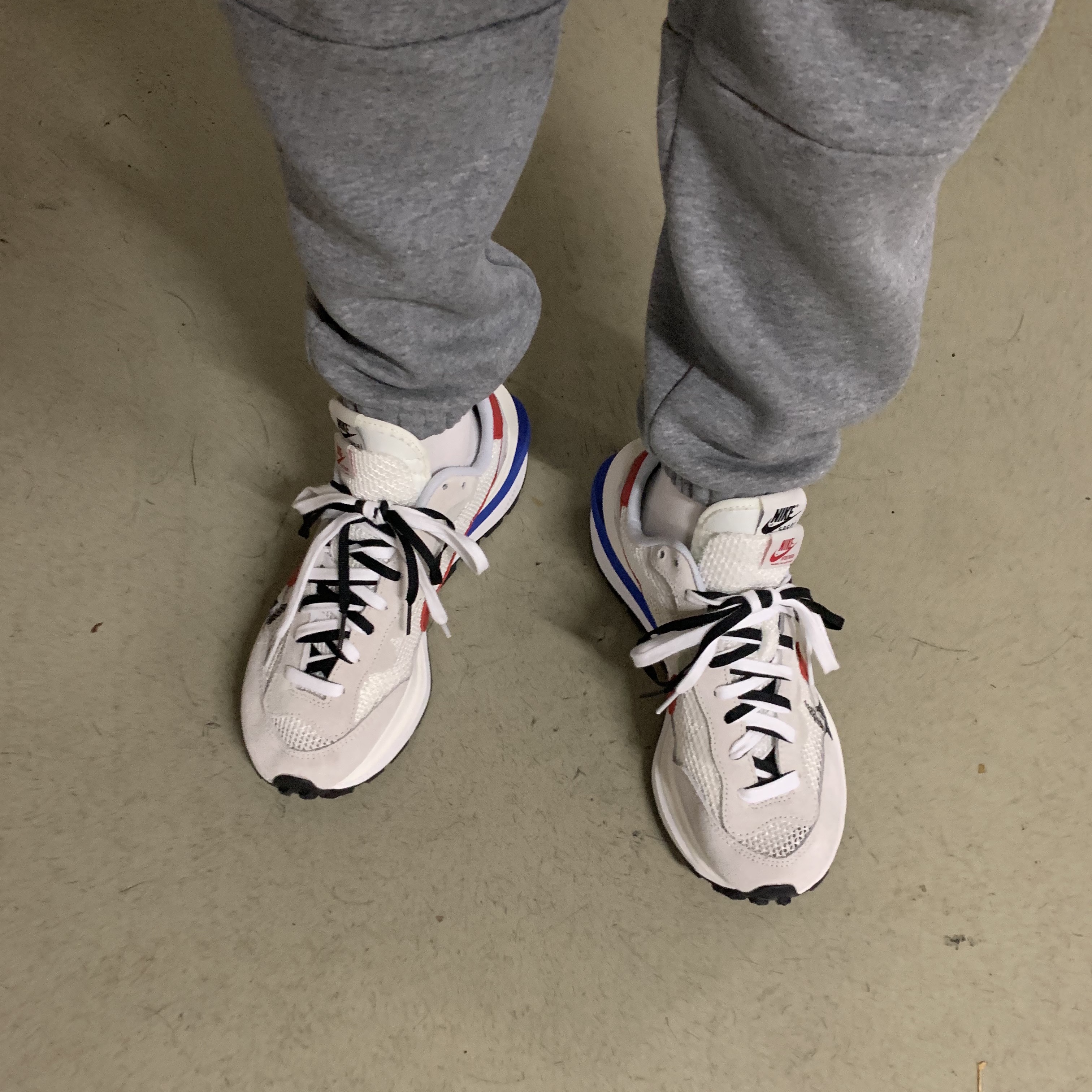 Nike x Sacai VaporWaffle Royal Fuchsia 착용 스타일 - 1
