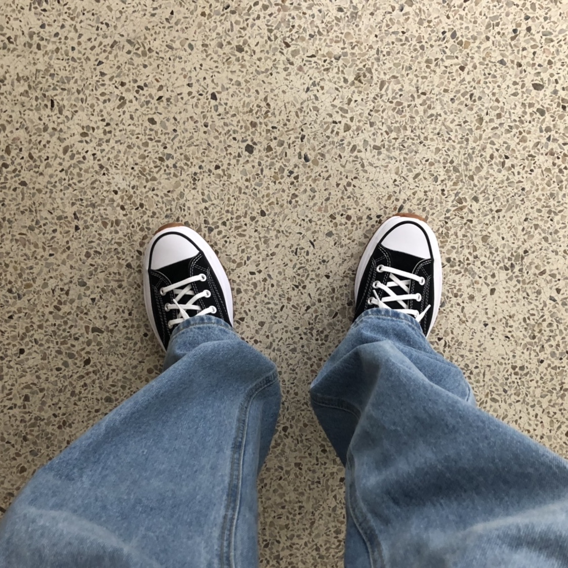 Converse Run Star Hike Hi Black White Gum 착용 스타일 - 2