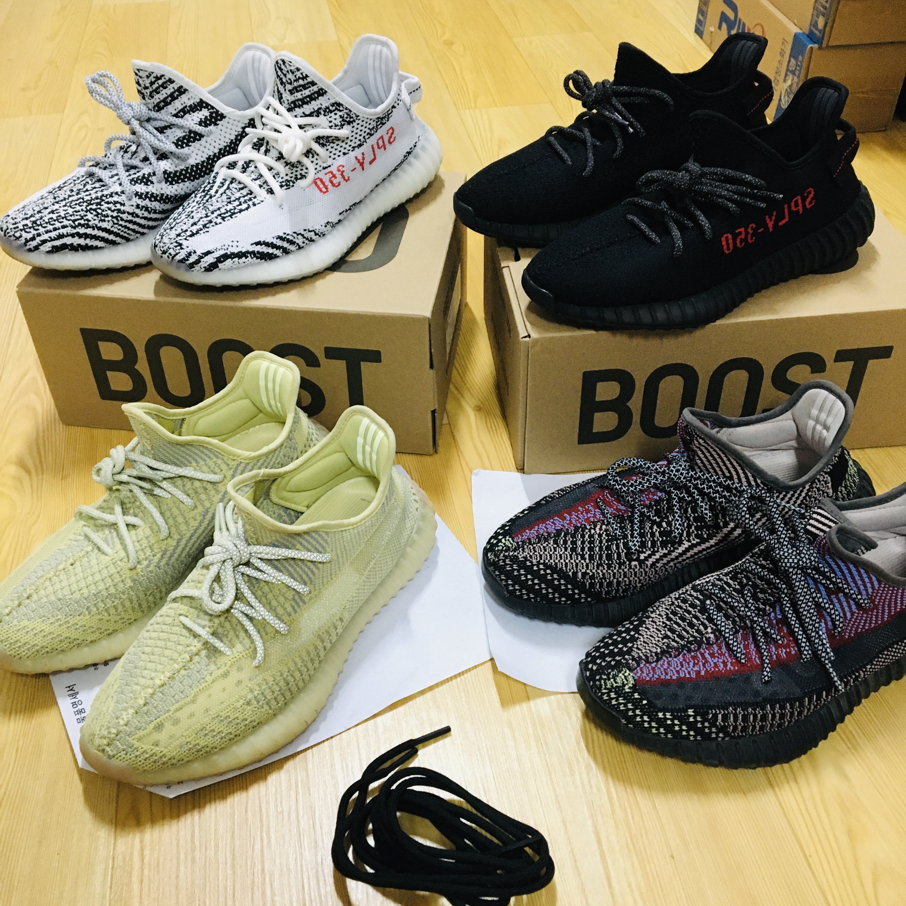 Adidas Yeezy Boost 350 V2 Black Red 2020, Adidas Yeezy Boost 350 V2 Zebra 2017/2019/2020 착용 스타일