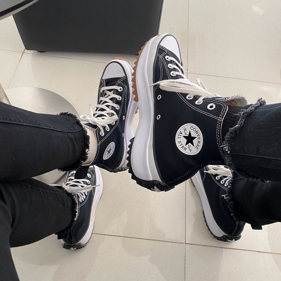 Converse Run Star Hike Hi Black White Gum 착용 스타일 - 2