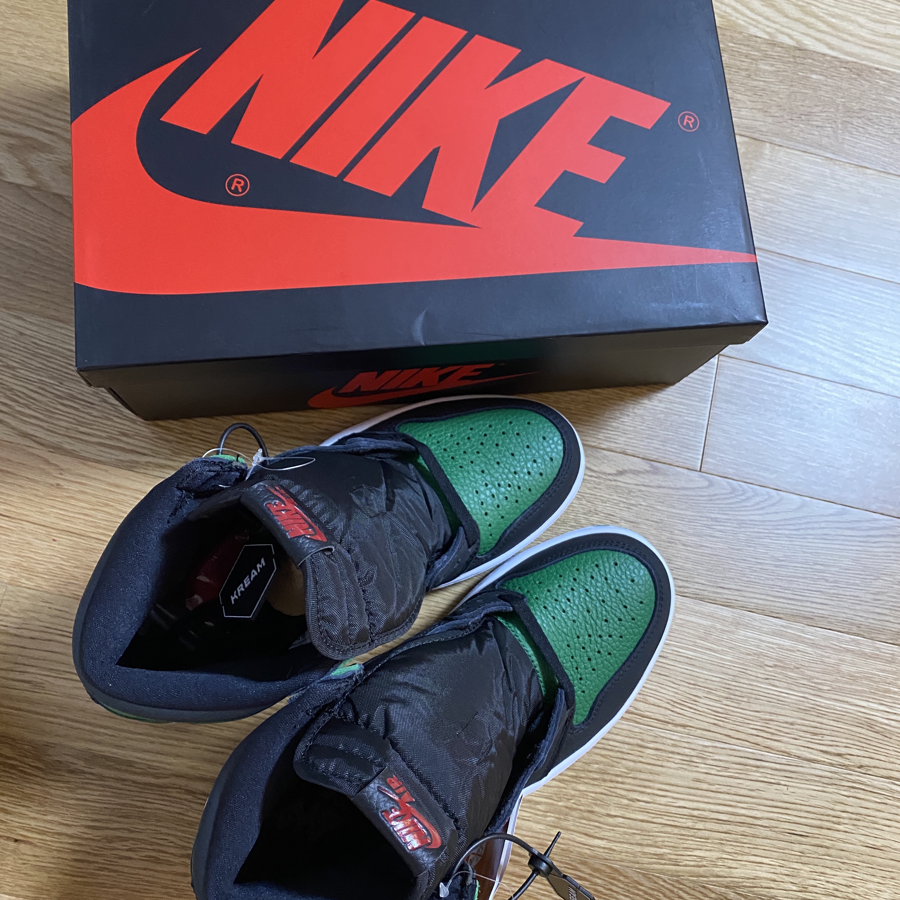 Jordan 1 Retro High OG Pine Green Black 착용 스타일