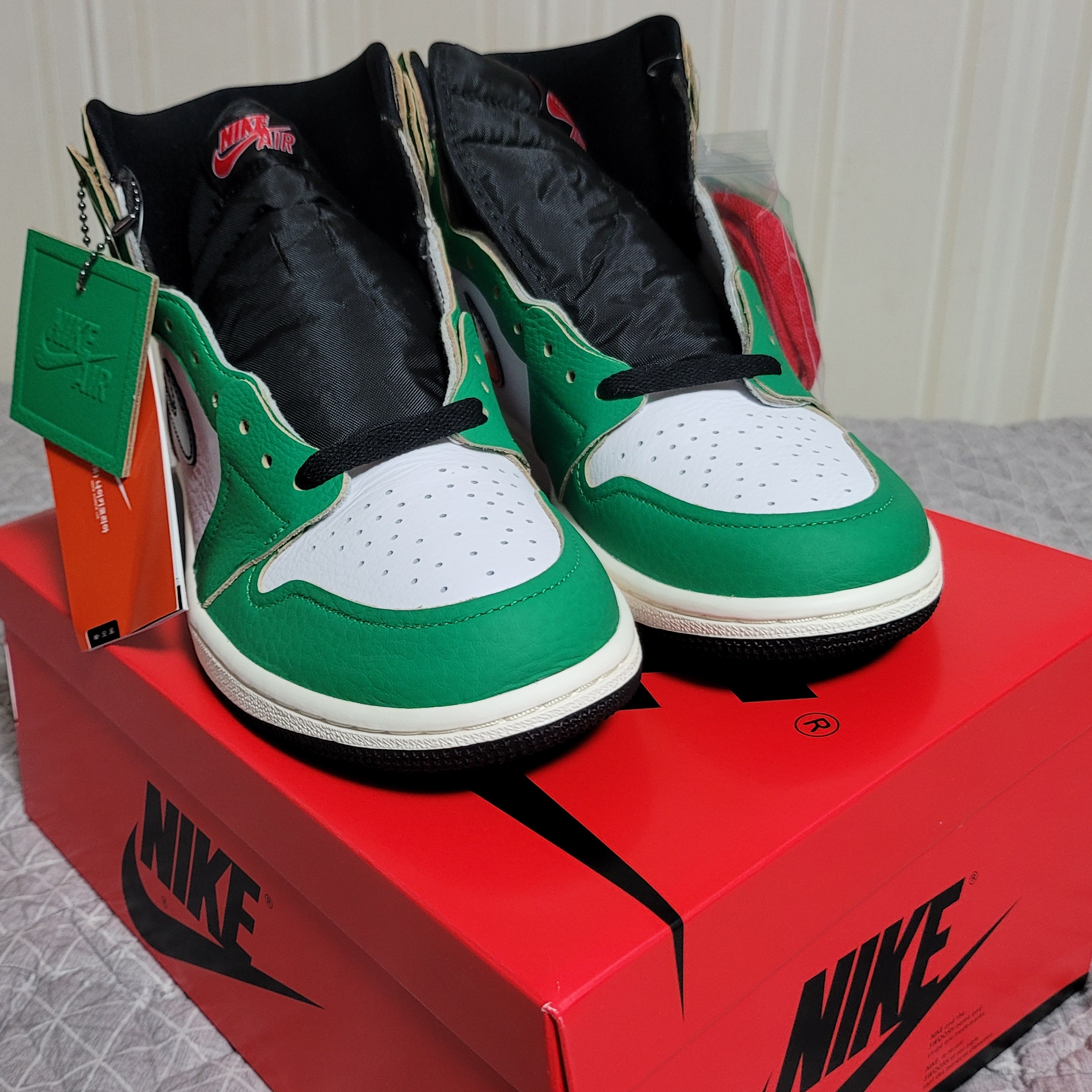 (W) Jordan 1 Retro High OG Lucky Green 착용 스타일 - 1