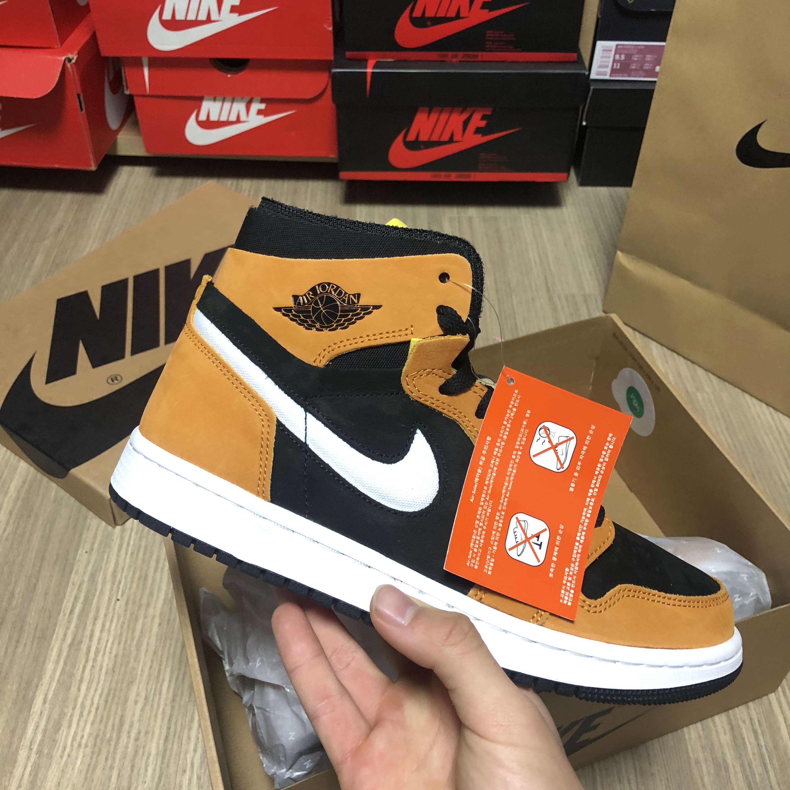Jordan 1 Zoom Air CMFT Monarch Orange 착용 스타일