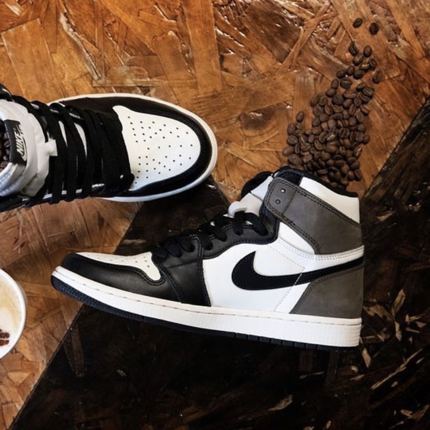 Jordan 1 Retro High OG Black Mocha 착용 스타일 - 3