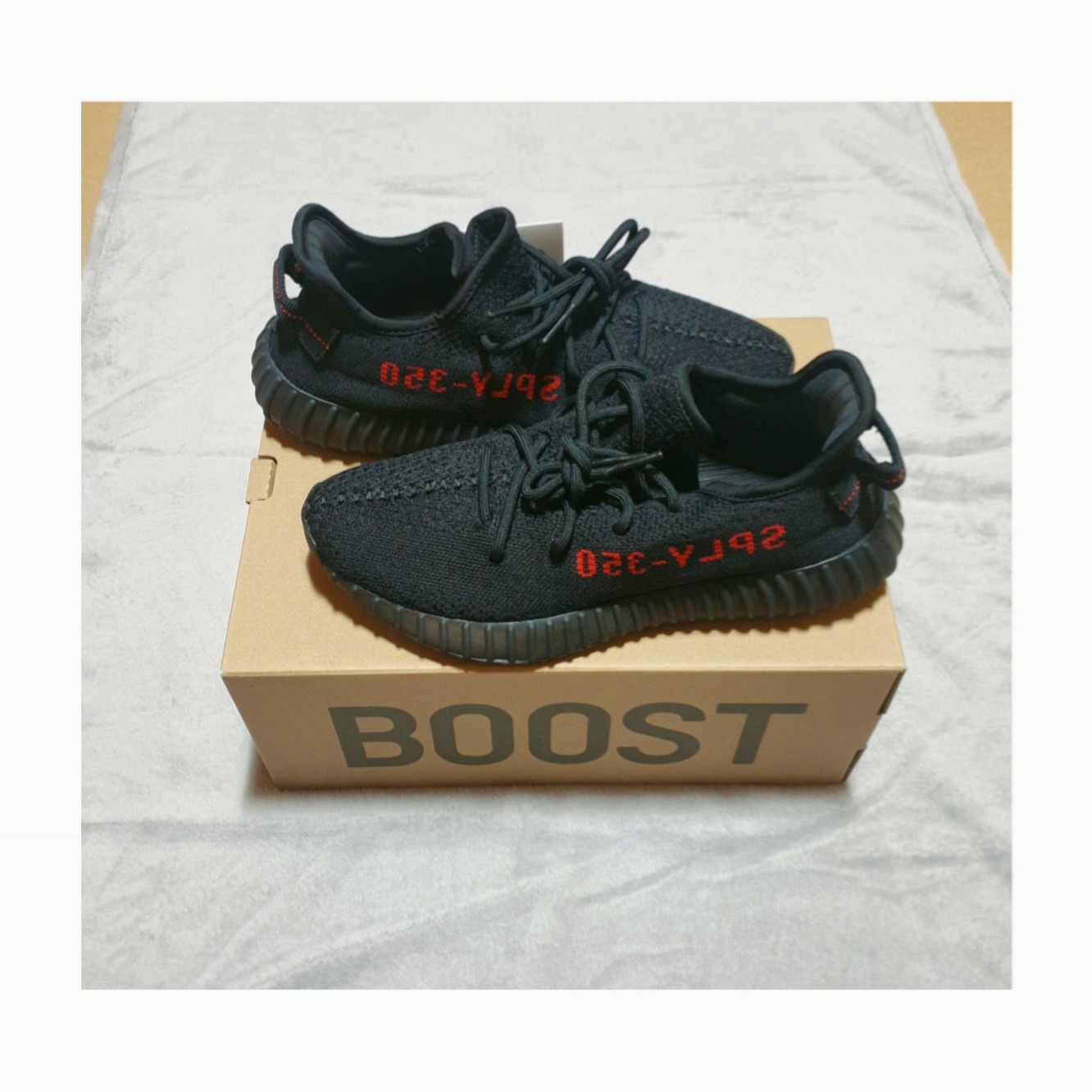Adidas Yeezy Boost 350 V2 Black Red 2020 착용 스타일