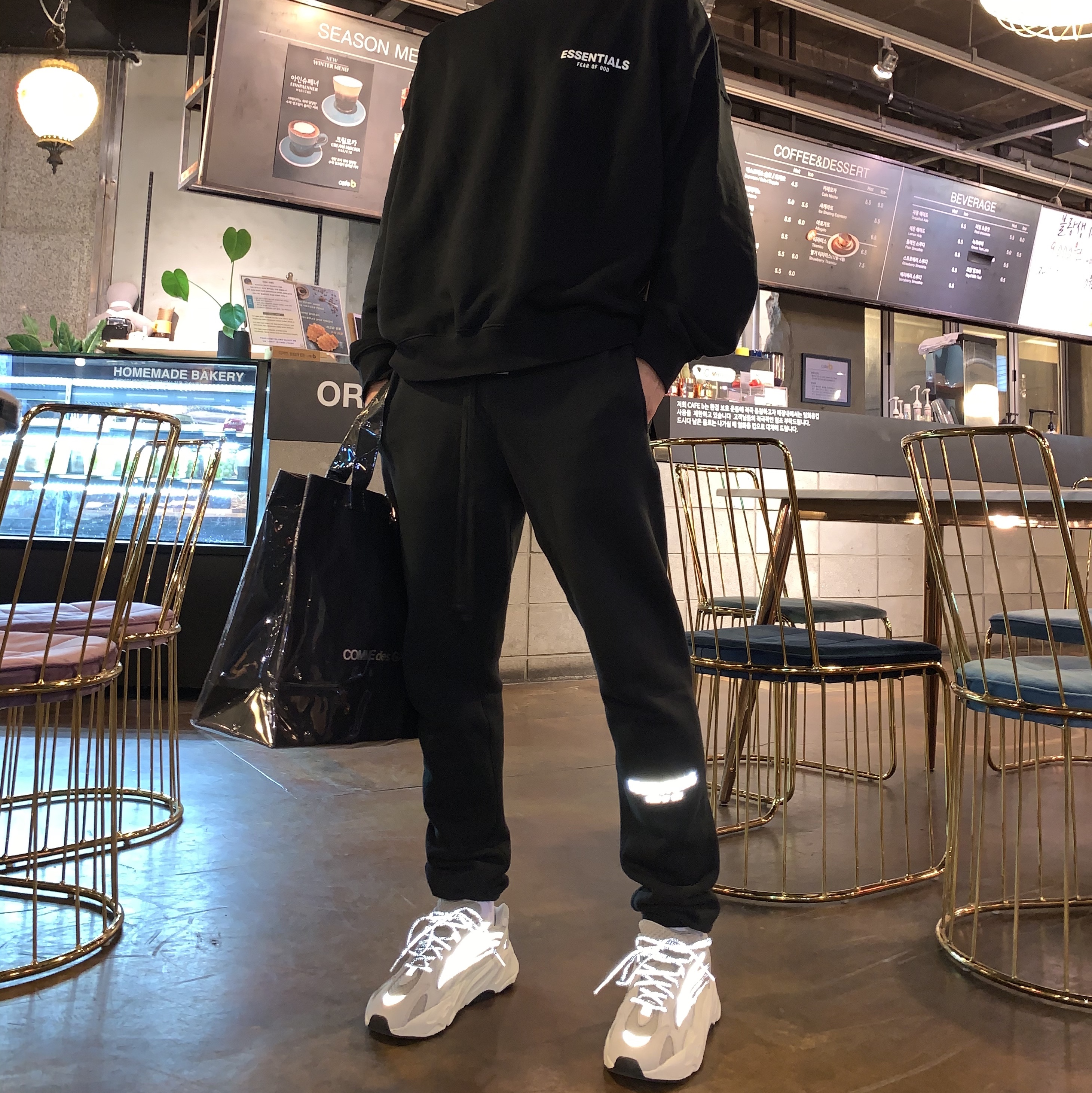 Adidas Yeezy Boost 700 V2 Static 2018 착용 스타일 - 3
