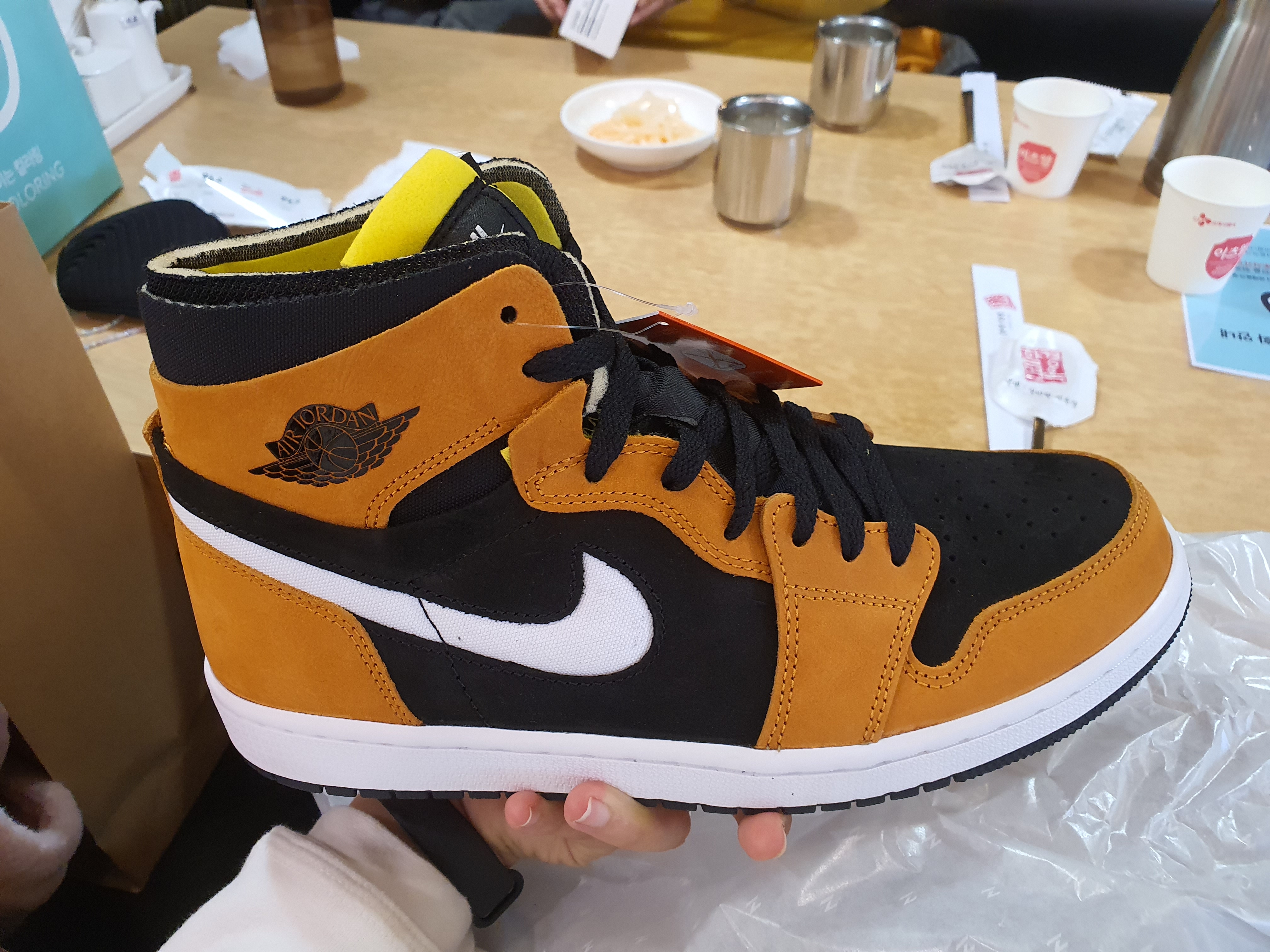 Jordan 1 Zoom Air CMFT Monarch Orange 착용 스타일