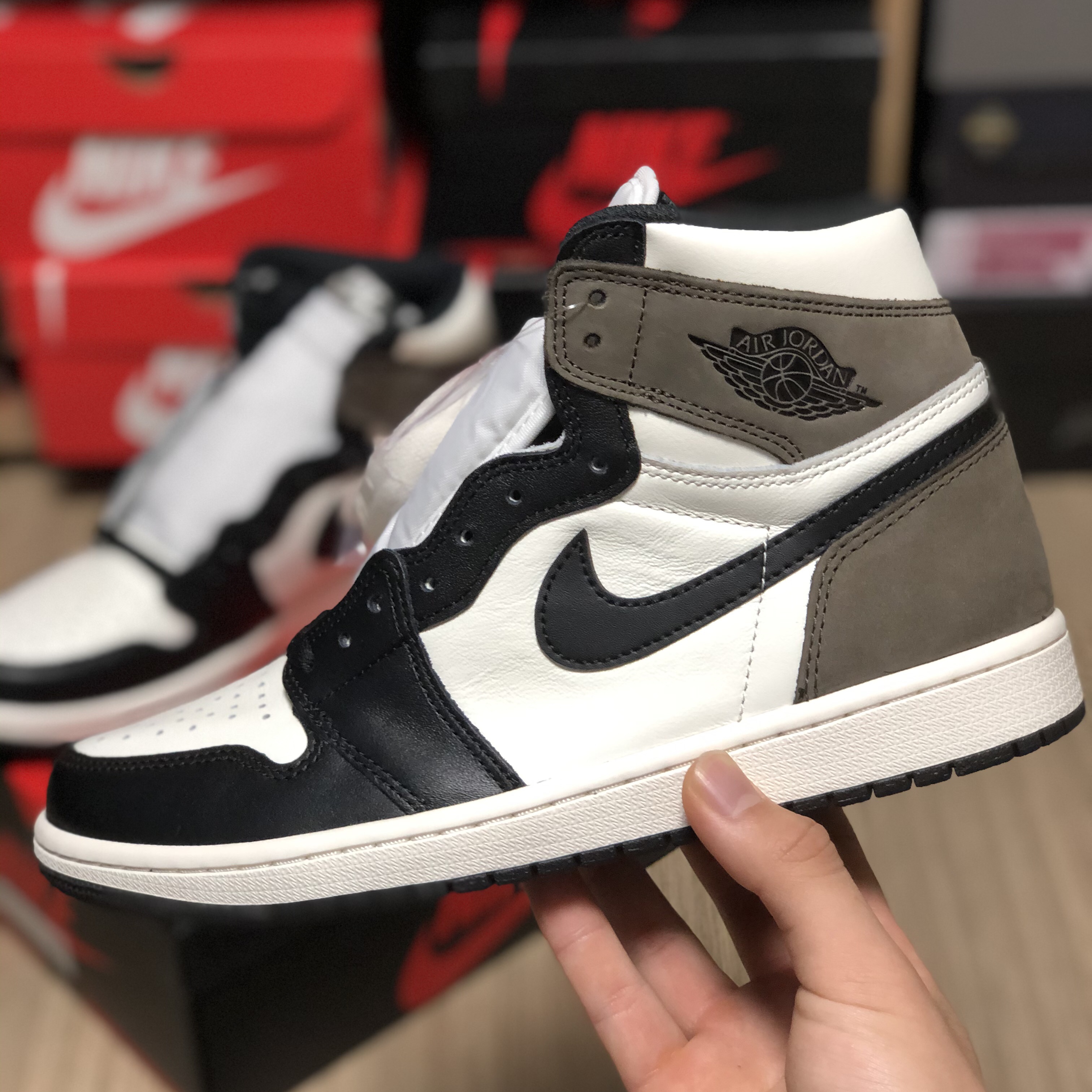 Jordan 1 Retro High OG Black Mocha 착용 스타일
