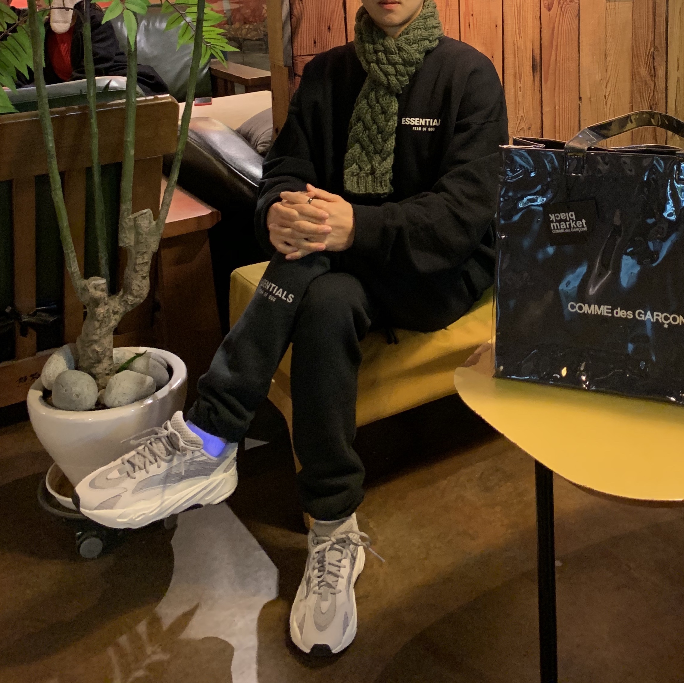 Adidas Yeezy Boost 700 V2 Static 2018 착용 스타일 - 2