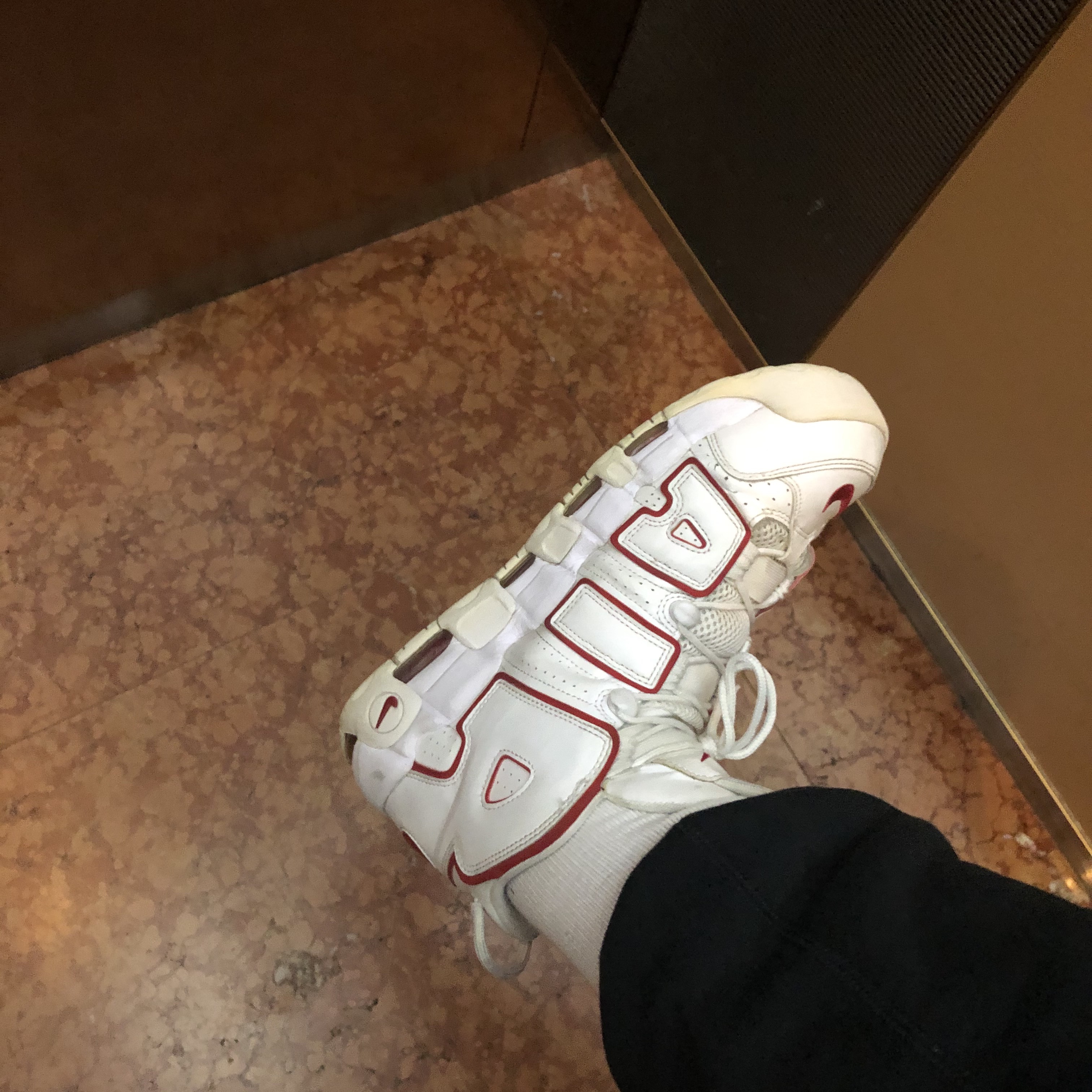 Nike Air More Uptempo White Varsity Red 2018 착용 스타일 - 2