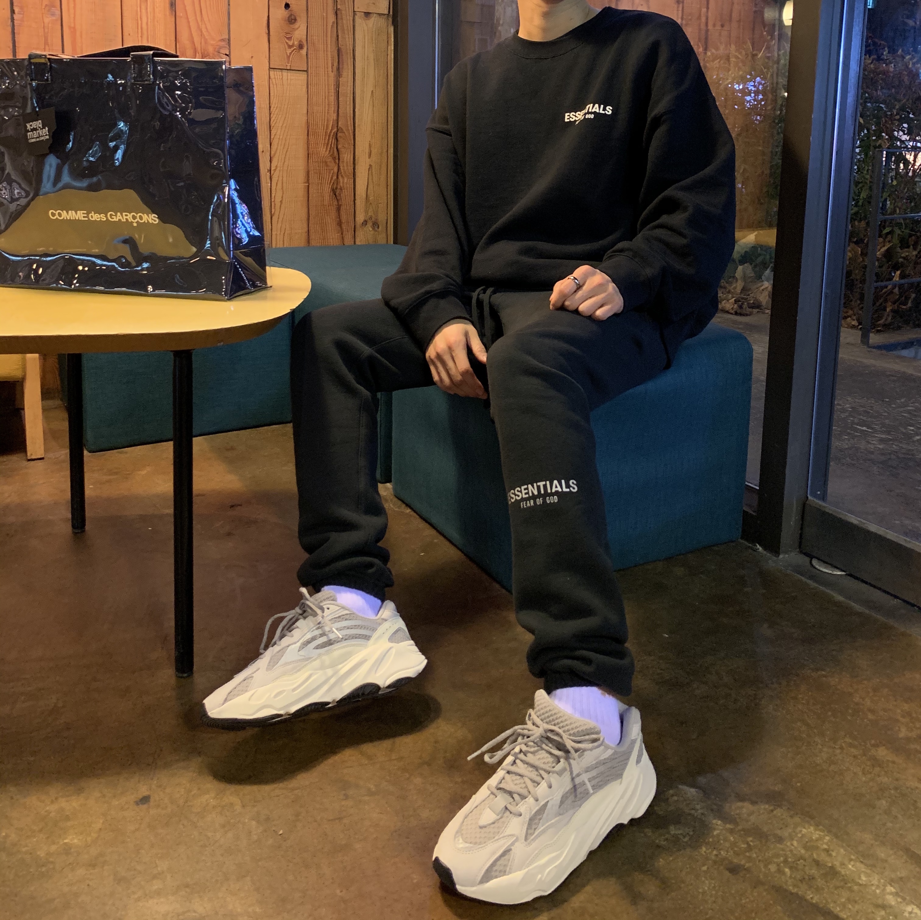 Adidas Yeezy Boost 700 V2 Static 2018 착용 스타일 - 1
