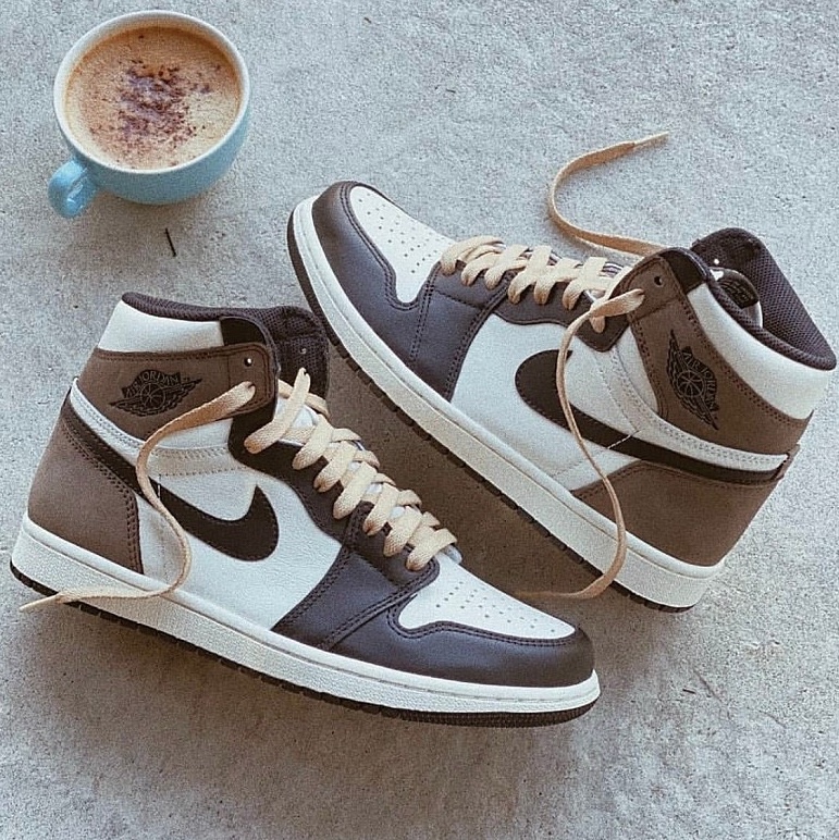 Jordan 1 Retro High OG Black Mocha 착용 스타일 - 5