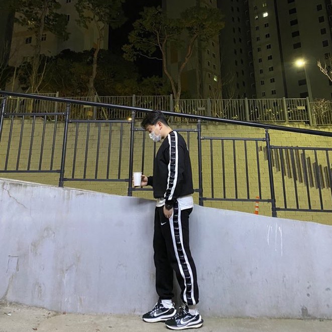 Nike x Sacai VaporWaffle Black White 착용 스타일