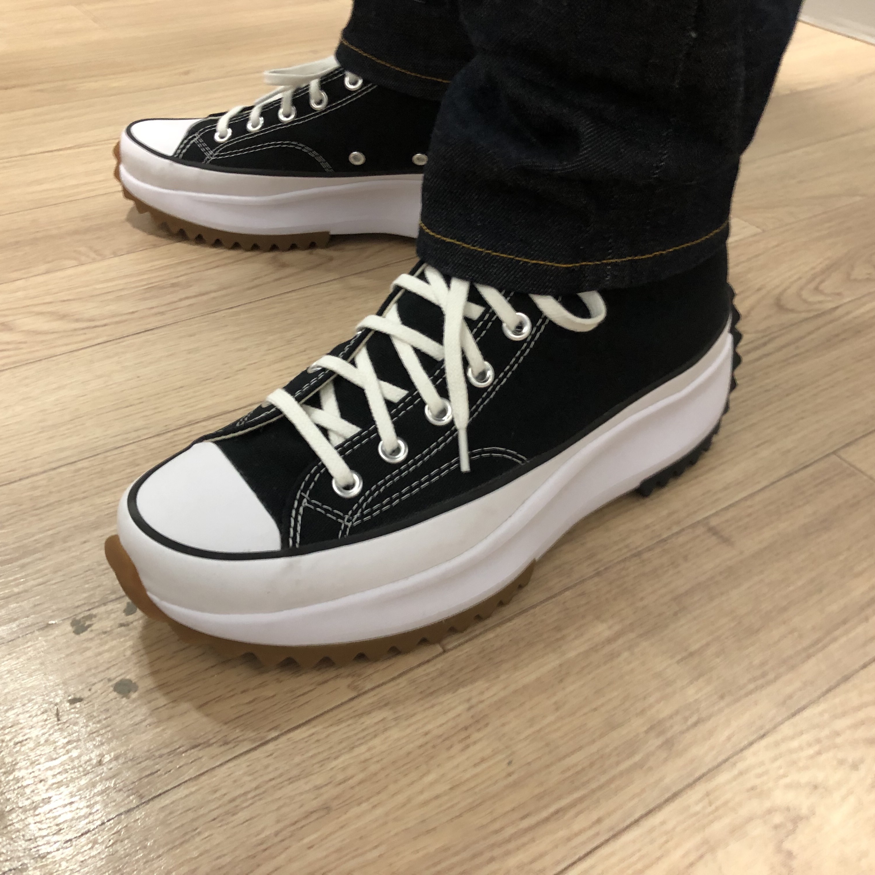 Converse Run Star Hike Hi Black White Gum 착용 스타일