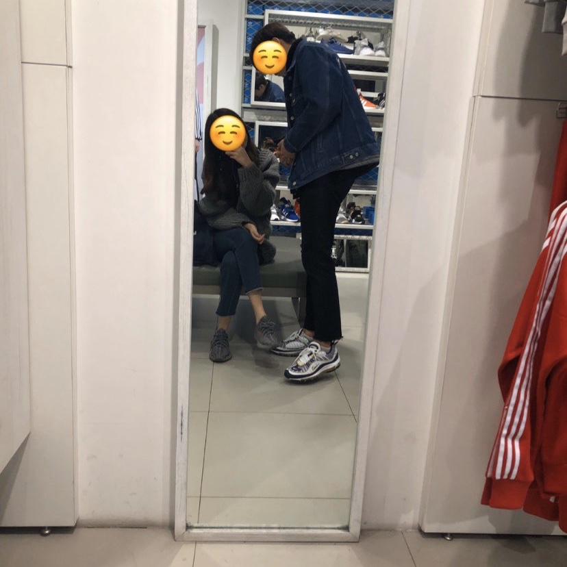 Adidas Yeezy Boost 350 V2 Beluga 2.0, Nike Air Max 98 Tour Yellow 착용 스타일