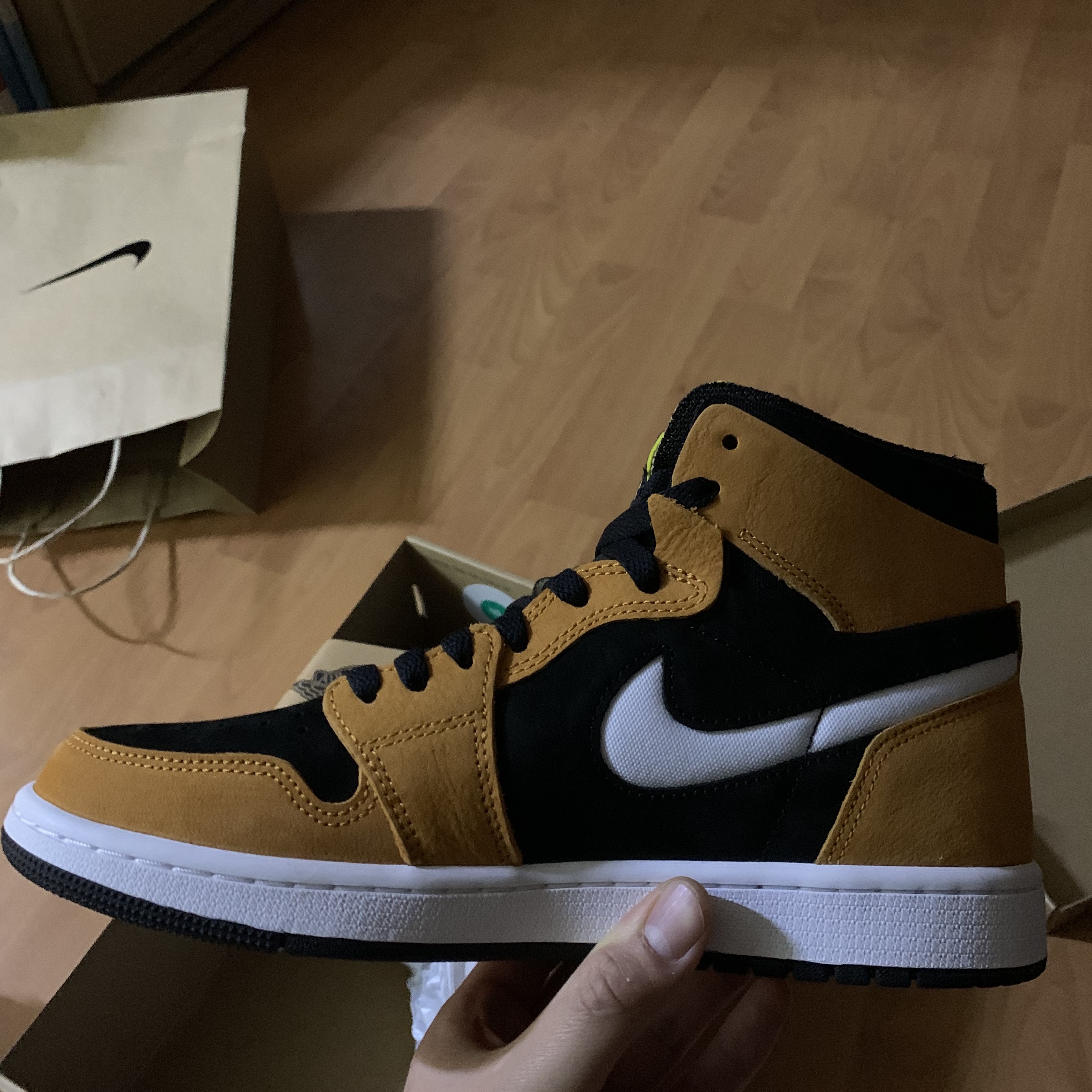 Jordan 1 Zoom Air CMFT Monarch Orange 착용 스타일