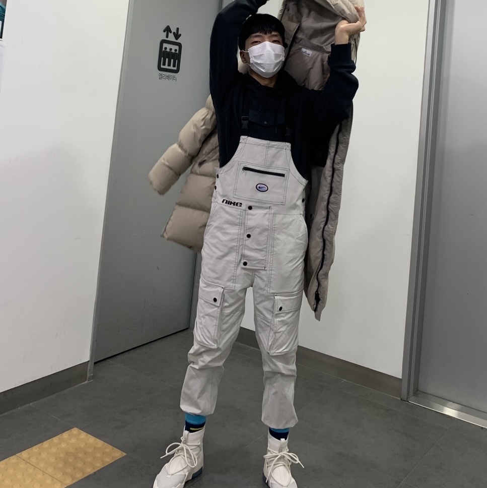 Nike x Fear of God Air Fear of God 1 Sail 착용 스타일