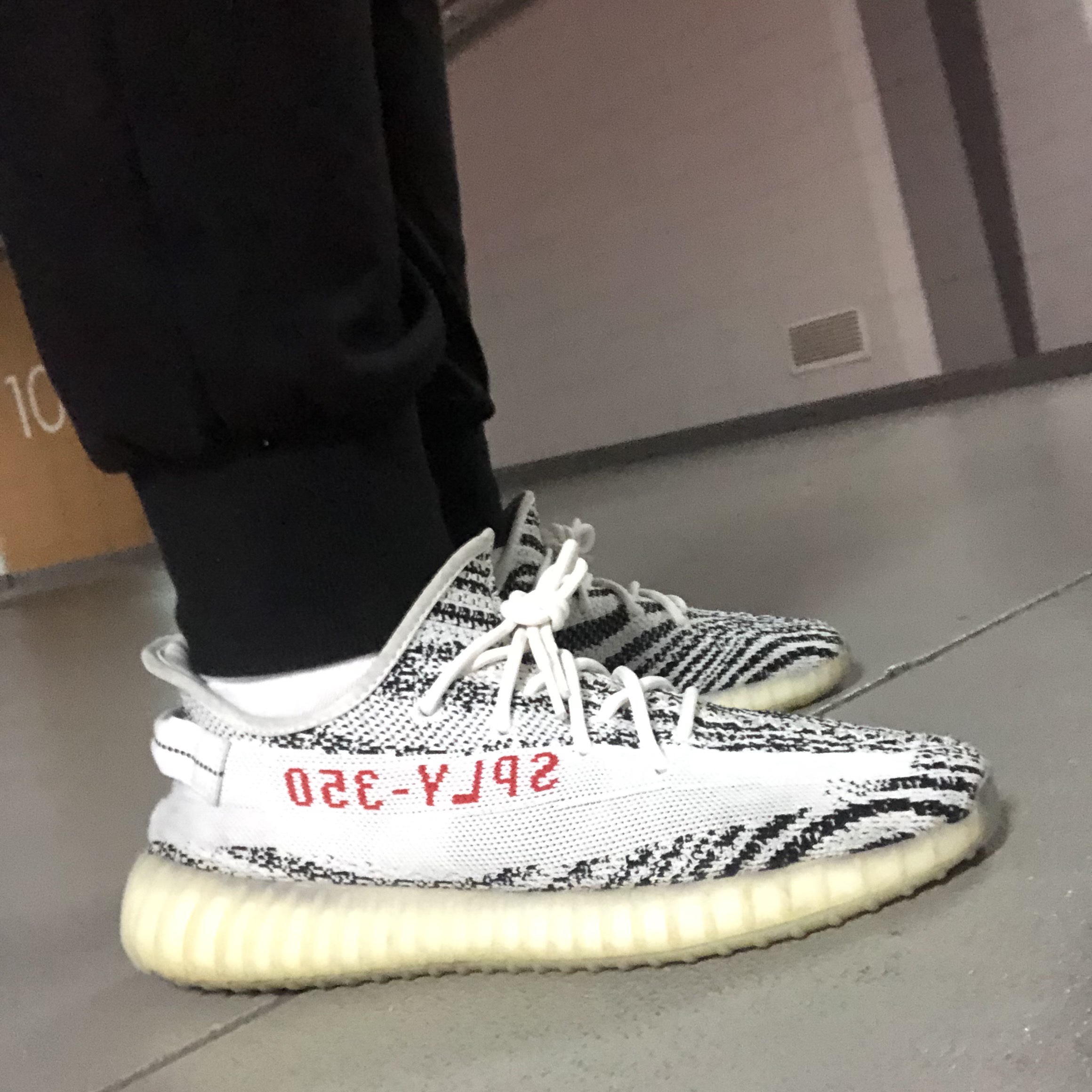 Adidas Yeezy Boost 350 V2 Zebra 2017/2019/2020 착용 스타일