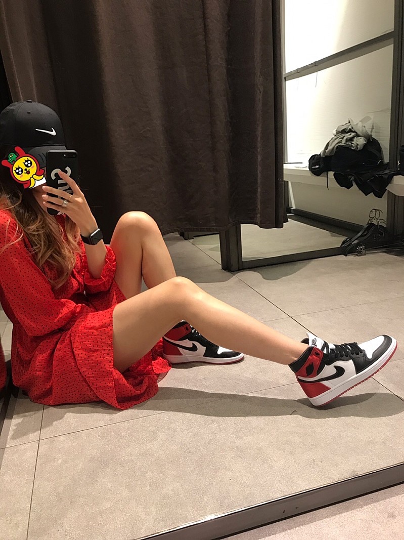(W) Jordan 1 Retro High Satin Black Toe 착용 스타일 - 2