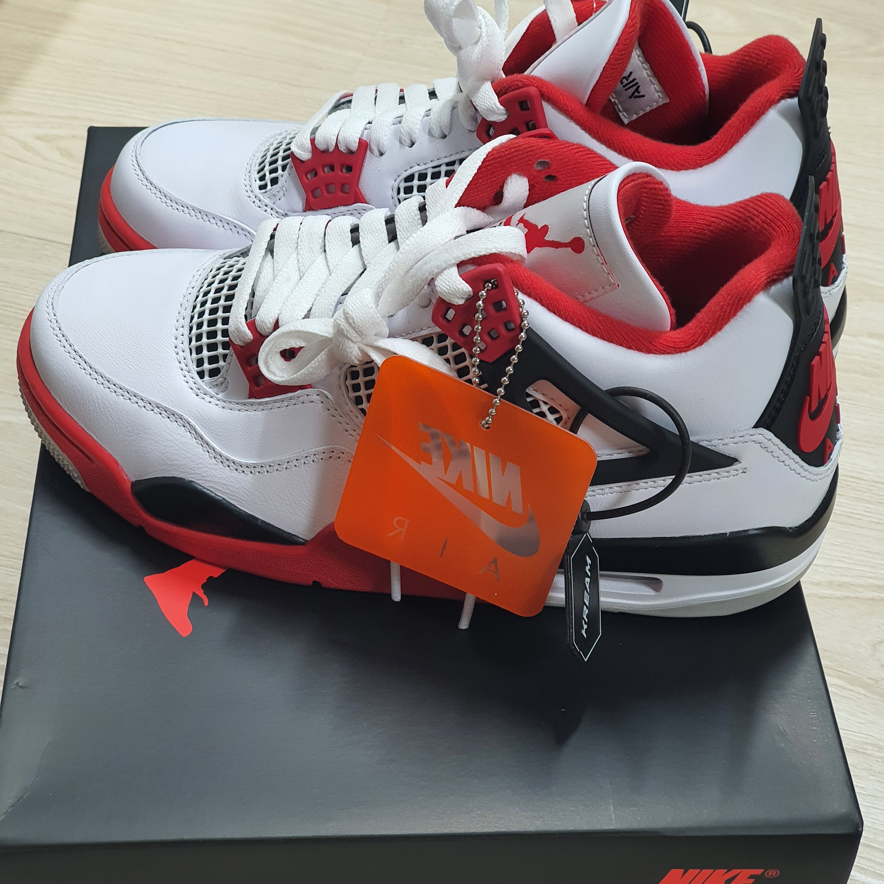 Jordan 4 Retro OG Fire Red 2020 착용 스타일 - 2